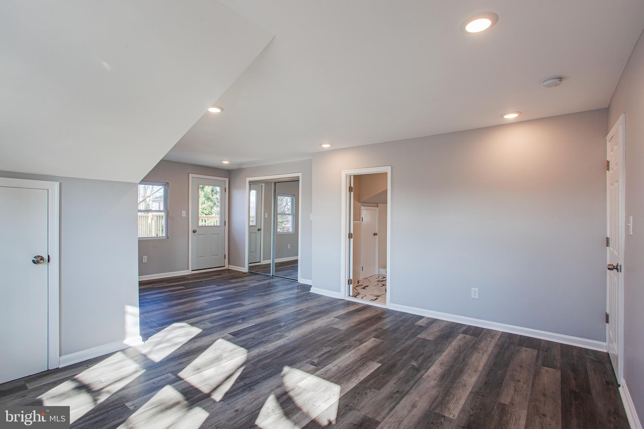 EAST OAK LANE - Residential