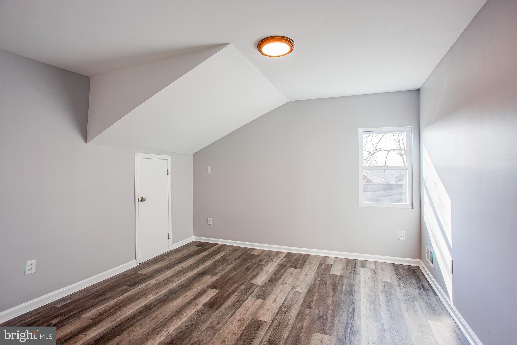 EAST OAK LANE - Residential