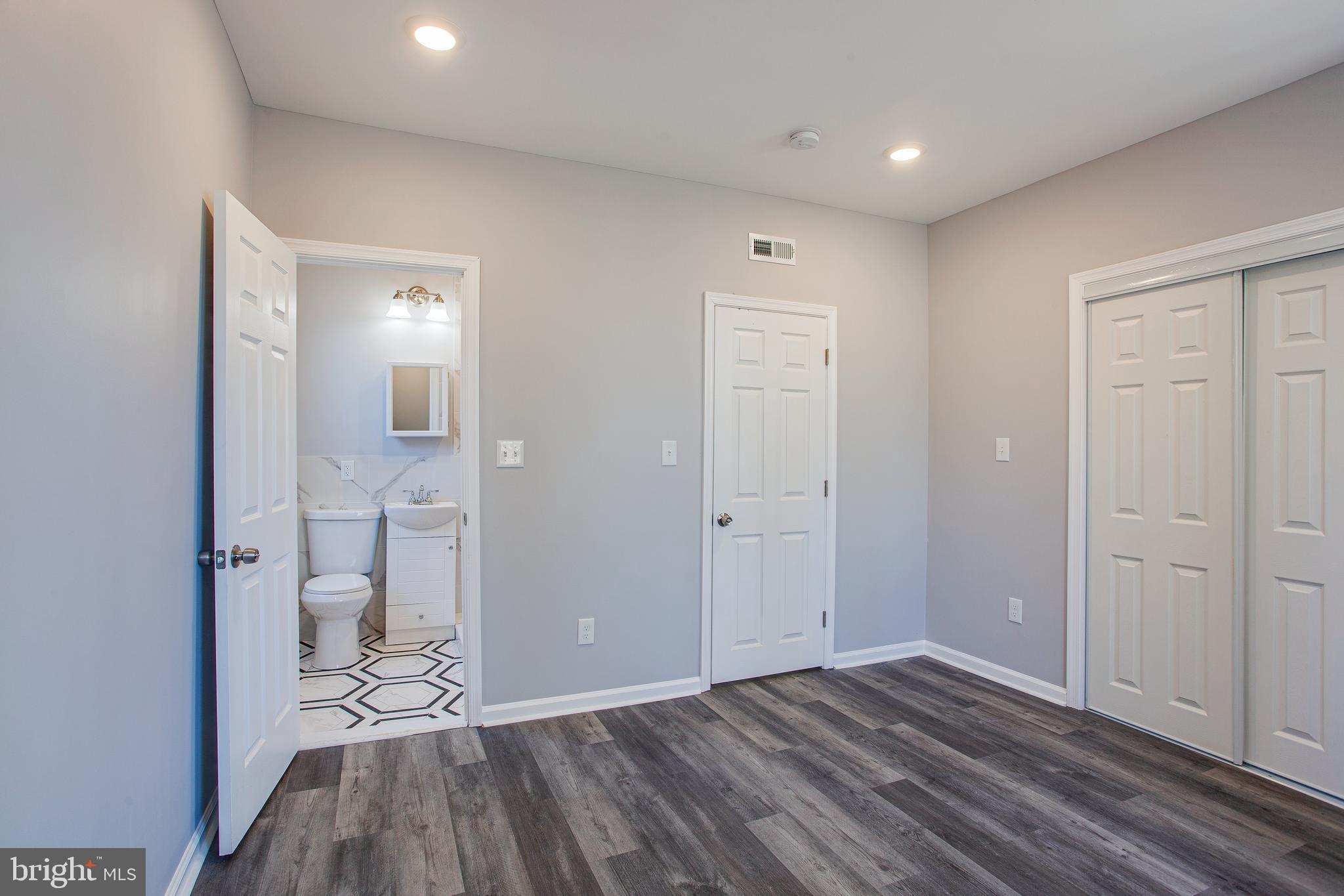 EAST OAK LANE - Residential
