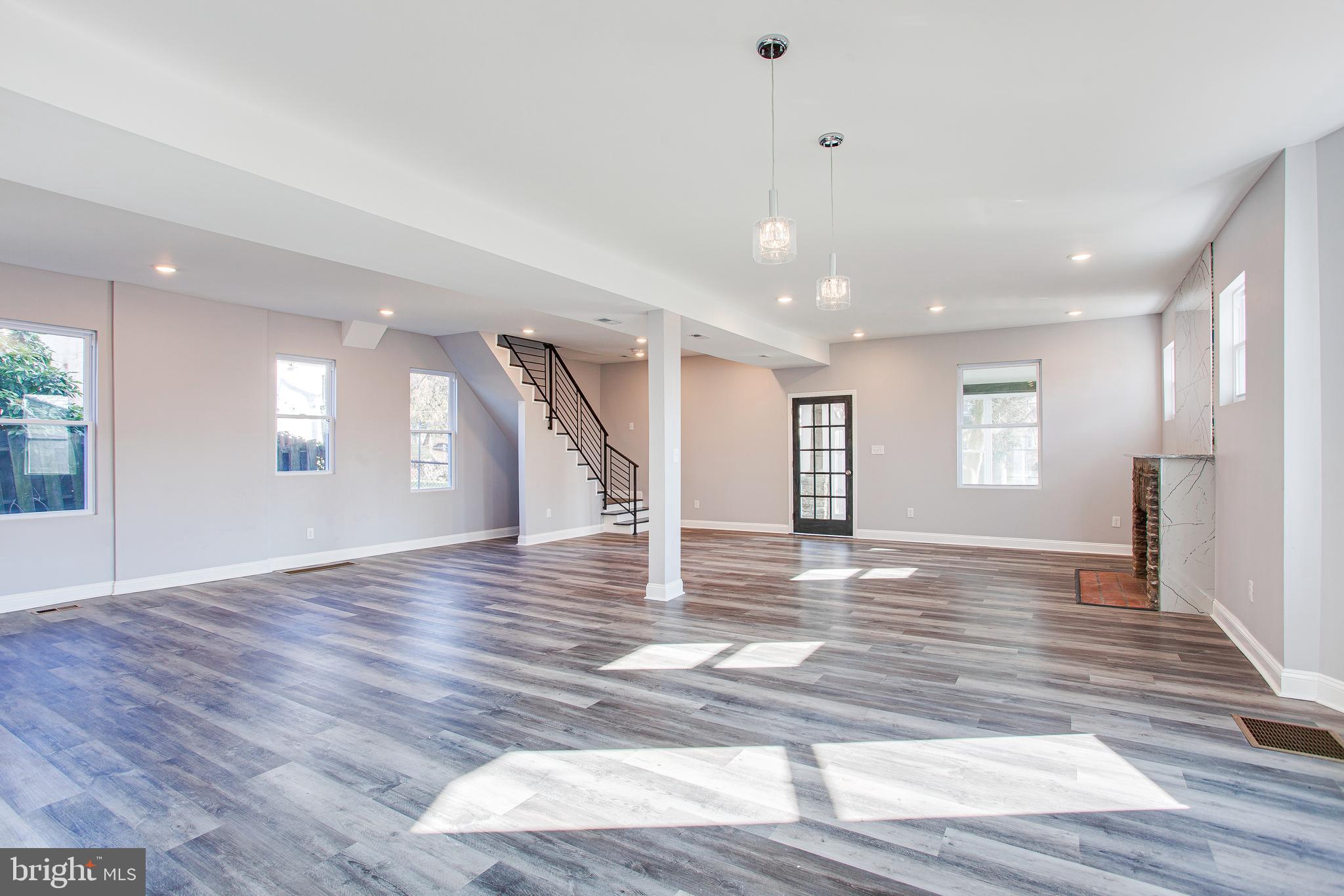 EAST OAK LANE - Residential