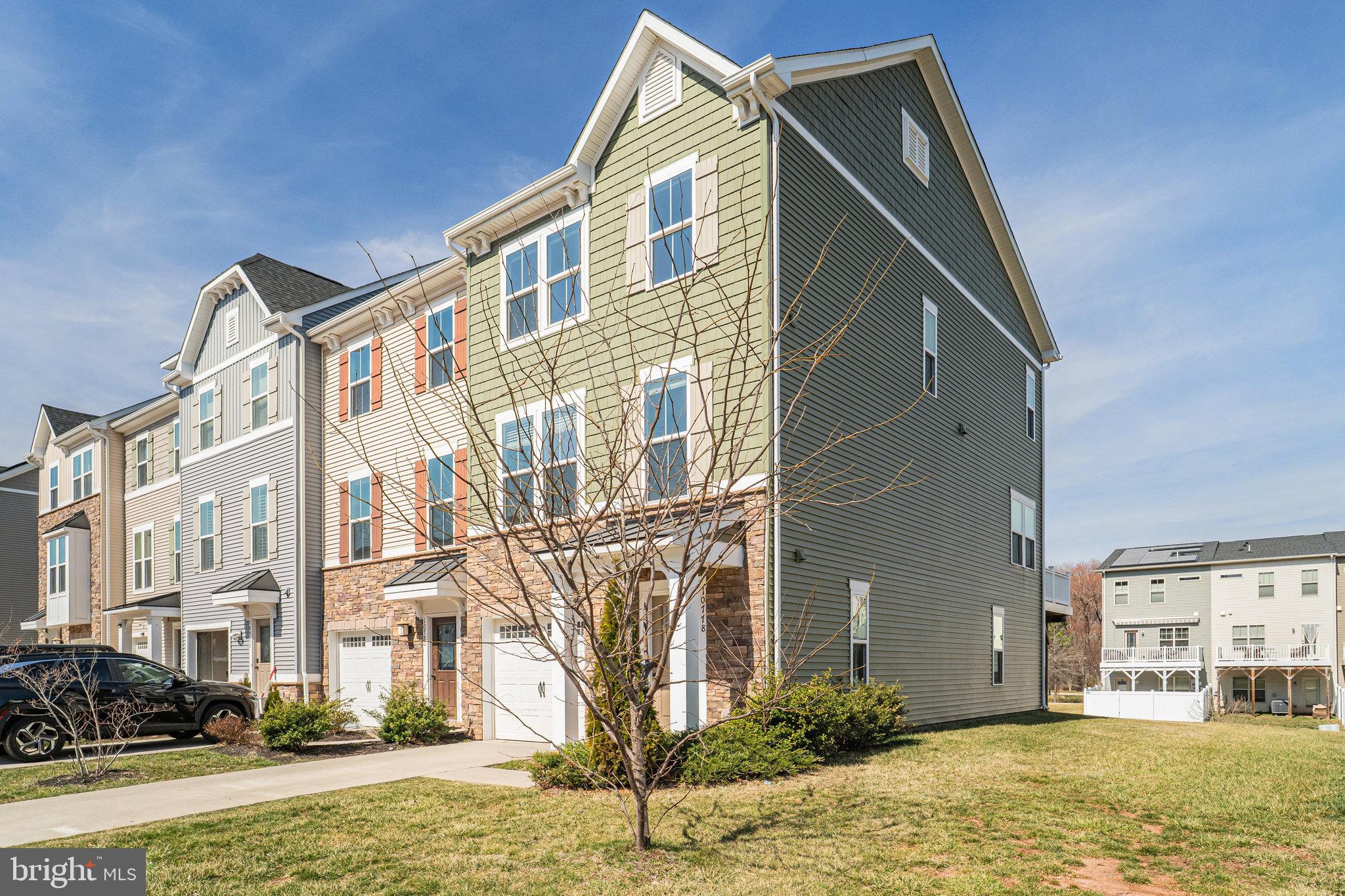 BRADLEY SQUARE - Residential Lease