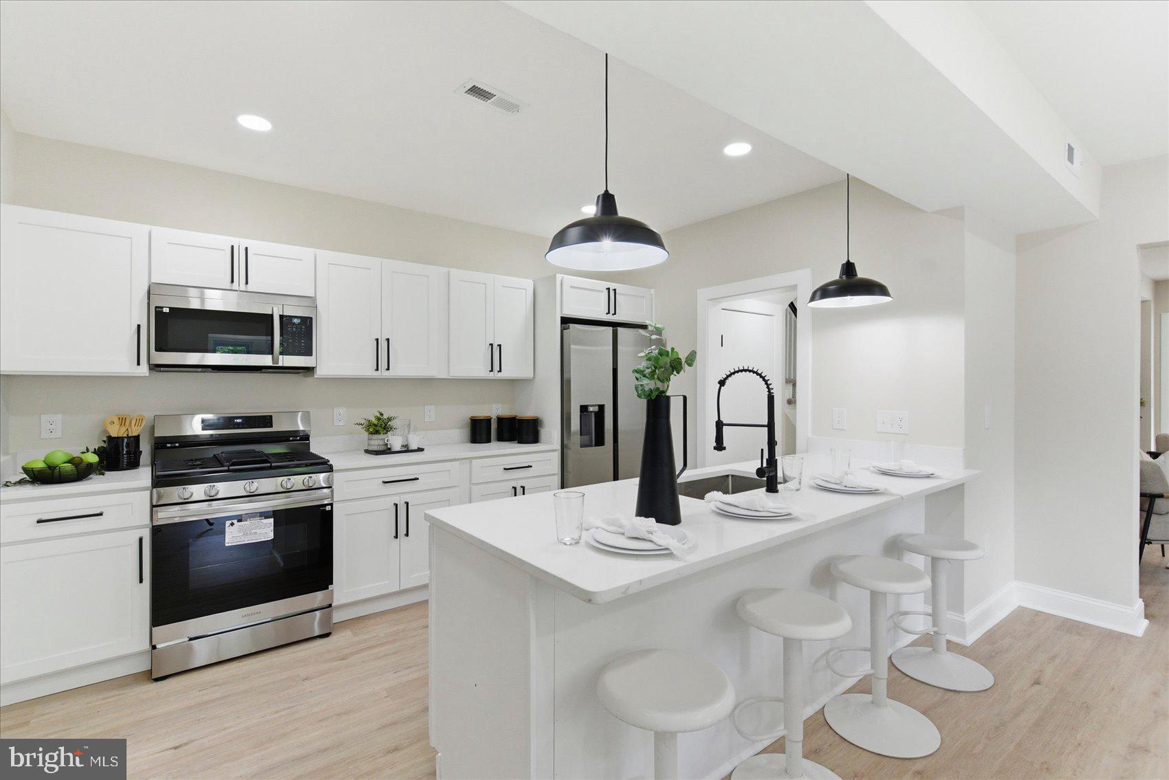 EDNOR GARDENS - LAKESIDE - Residential