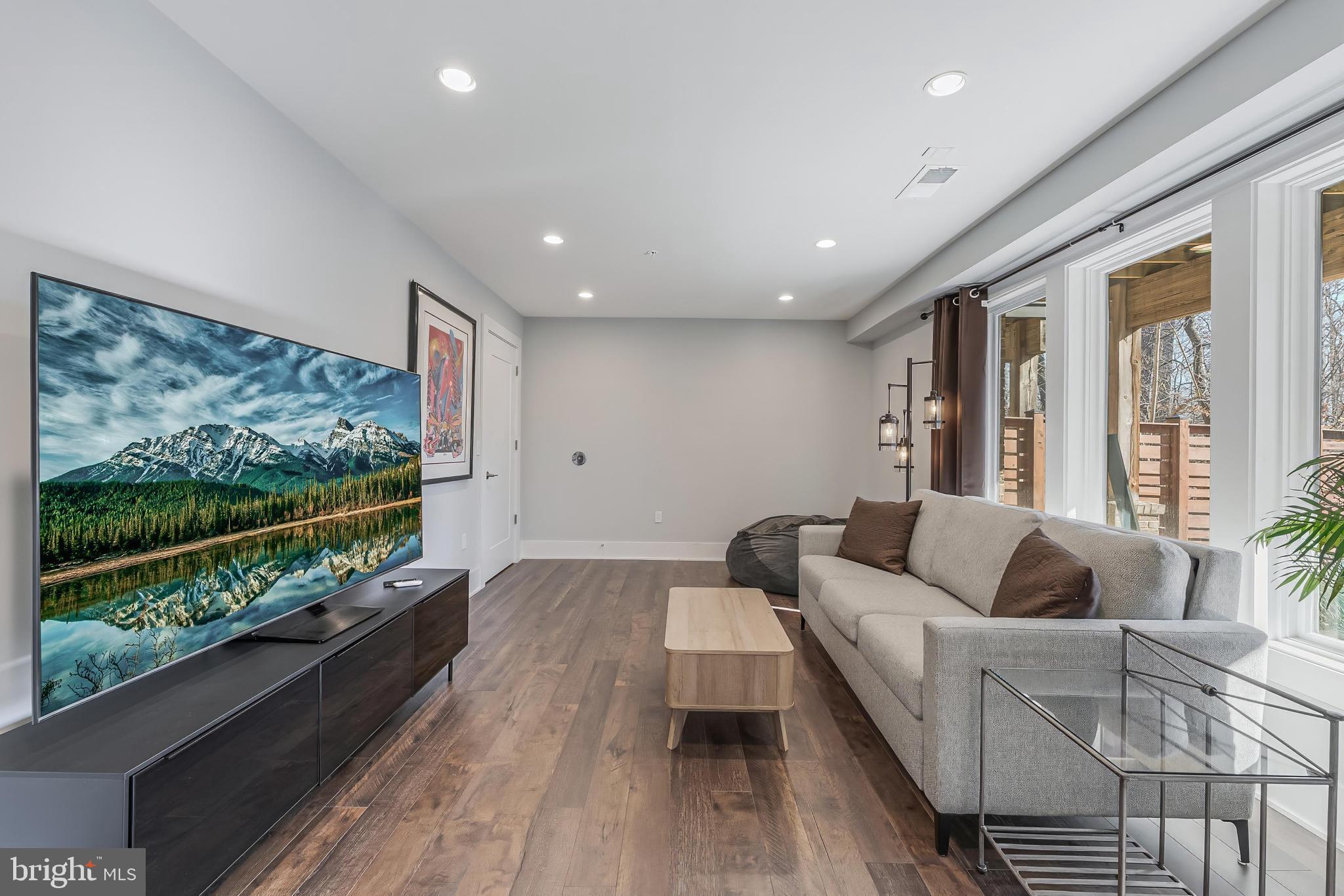 GROSVENOR HEIGHTS - Residential