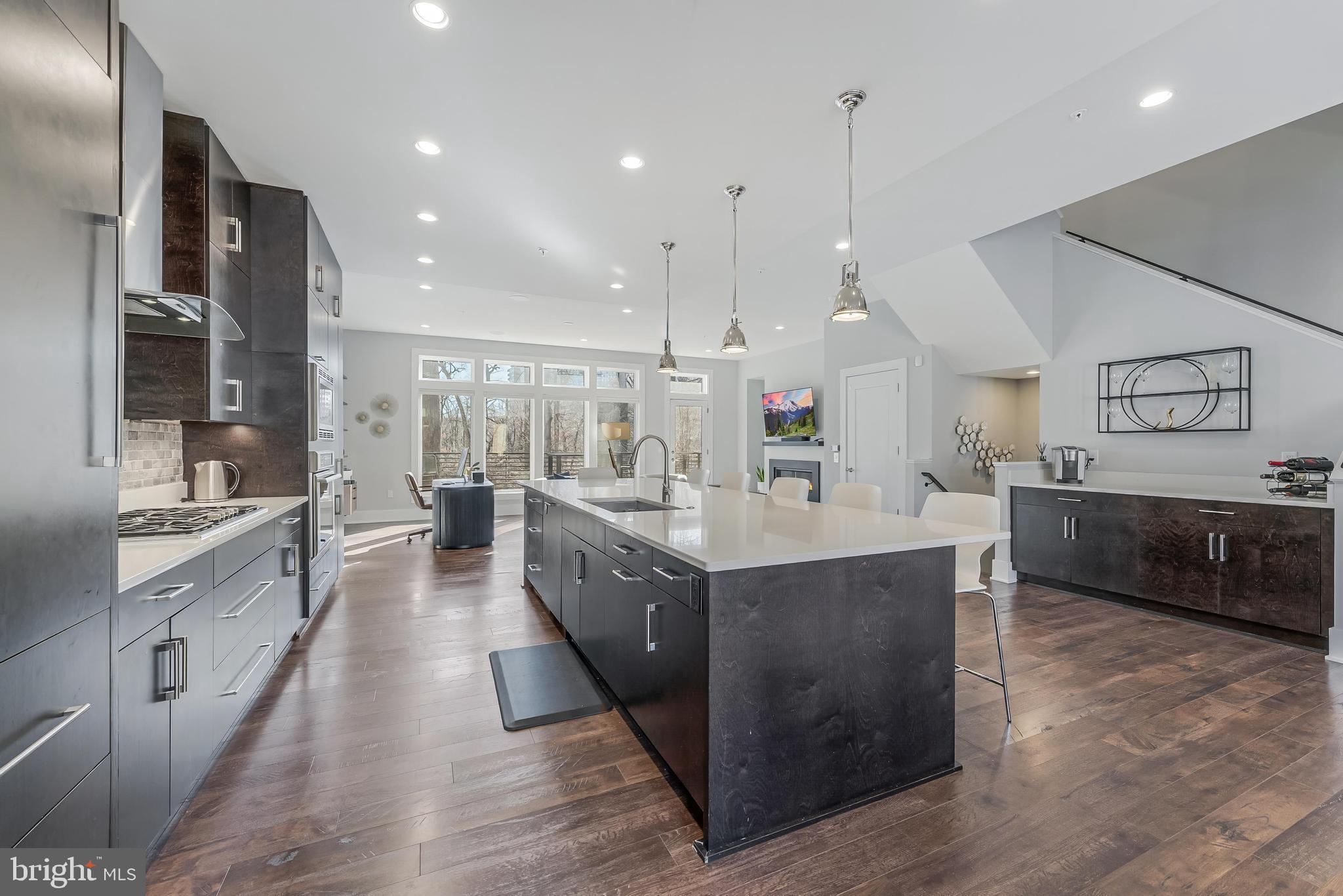 GROSVENOR HEIGHTS - Residential