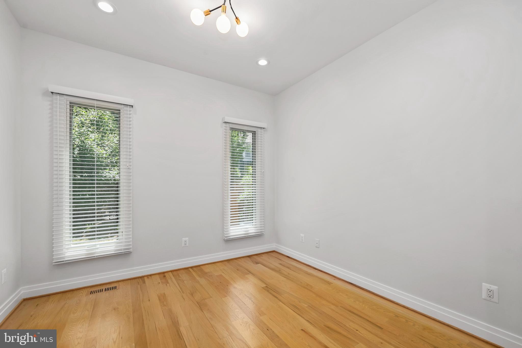 OAKCREST - Residential