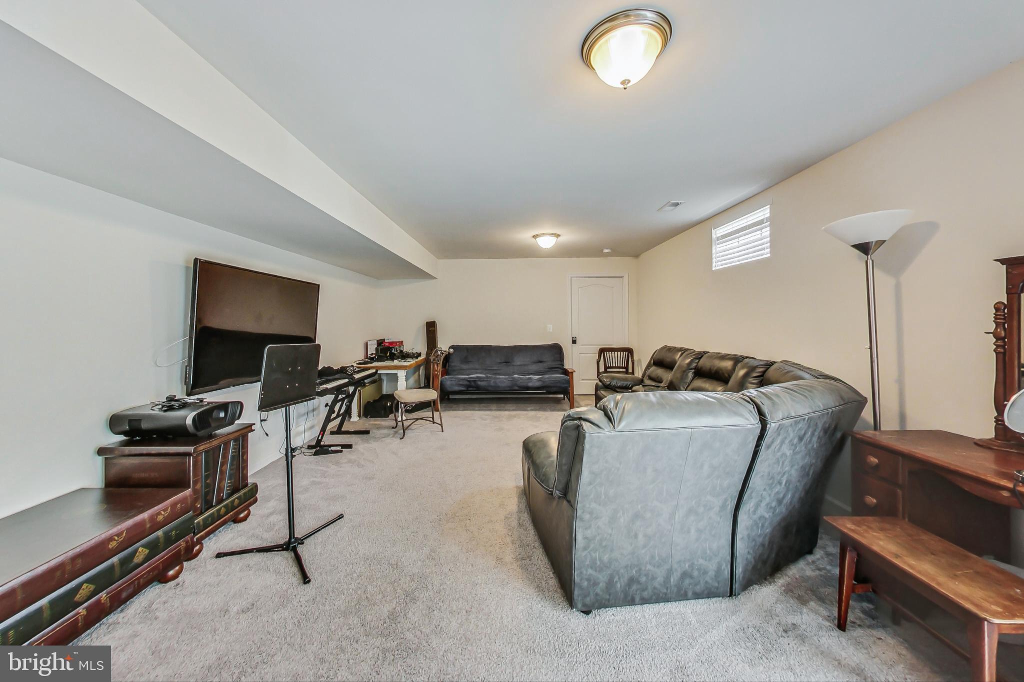 BROOKE POINT ESTATES - Residential Lease