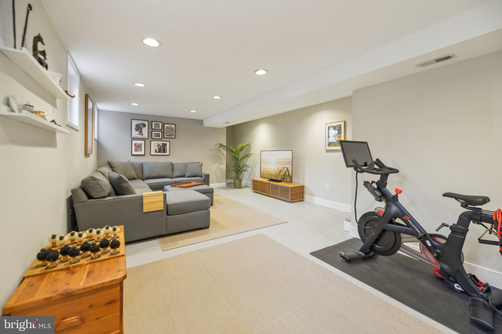 ROSEMONT PARK - Residential