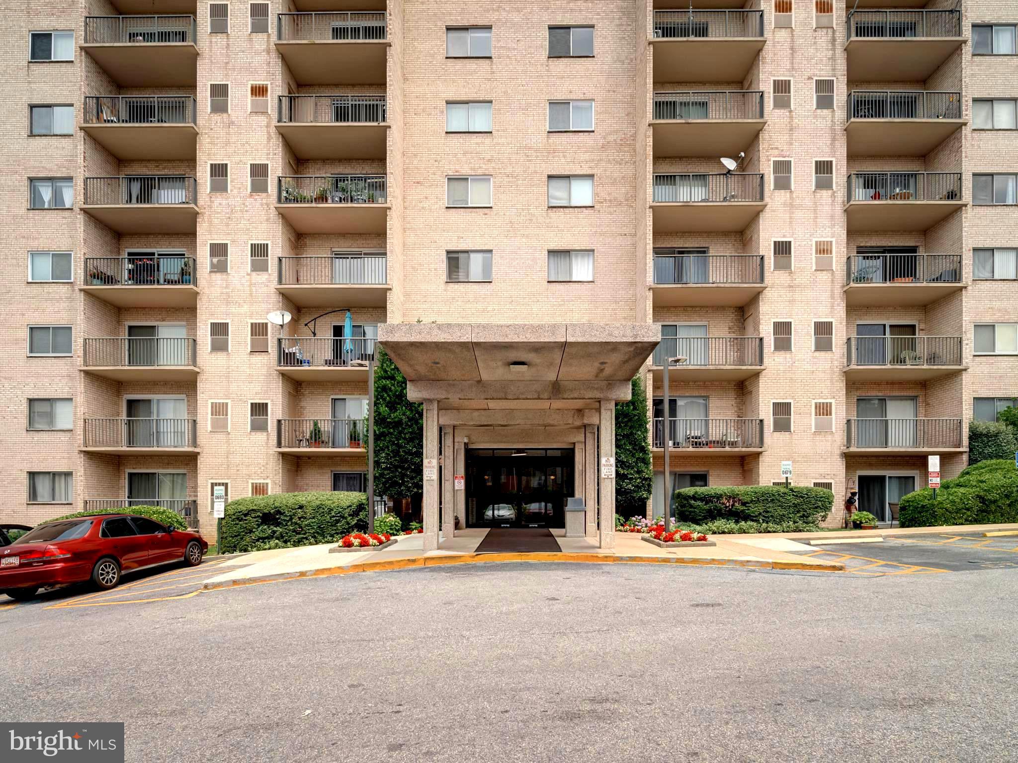COLUMBIA TOWERS - Residential