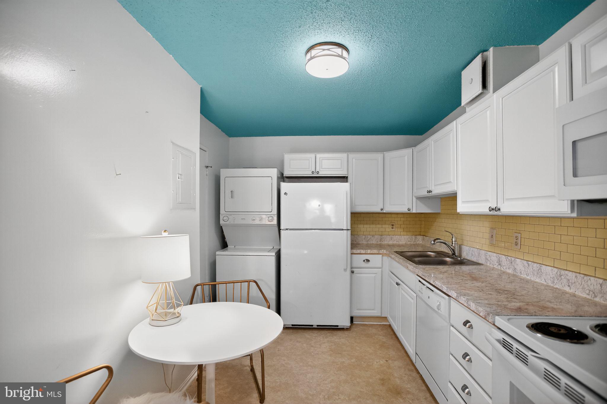 GREENS AT LEISURE WORLD - Residential