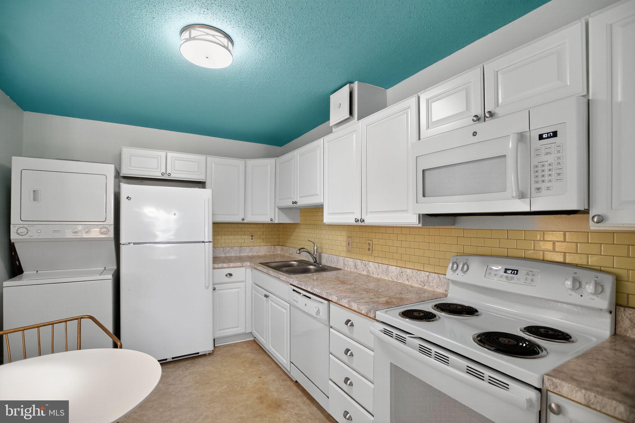 GREENS AT LEISURE WORLD - Residential