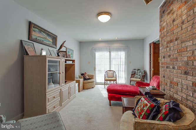 INDEPENDENCY - Residential