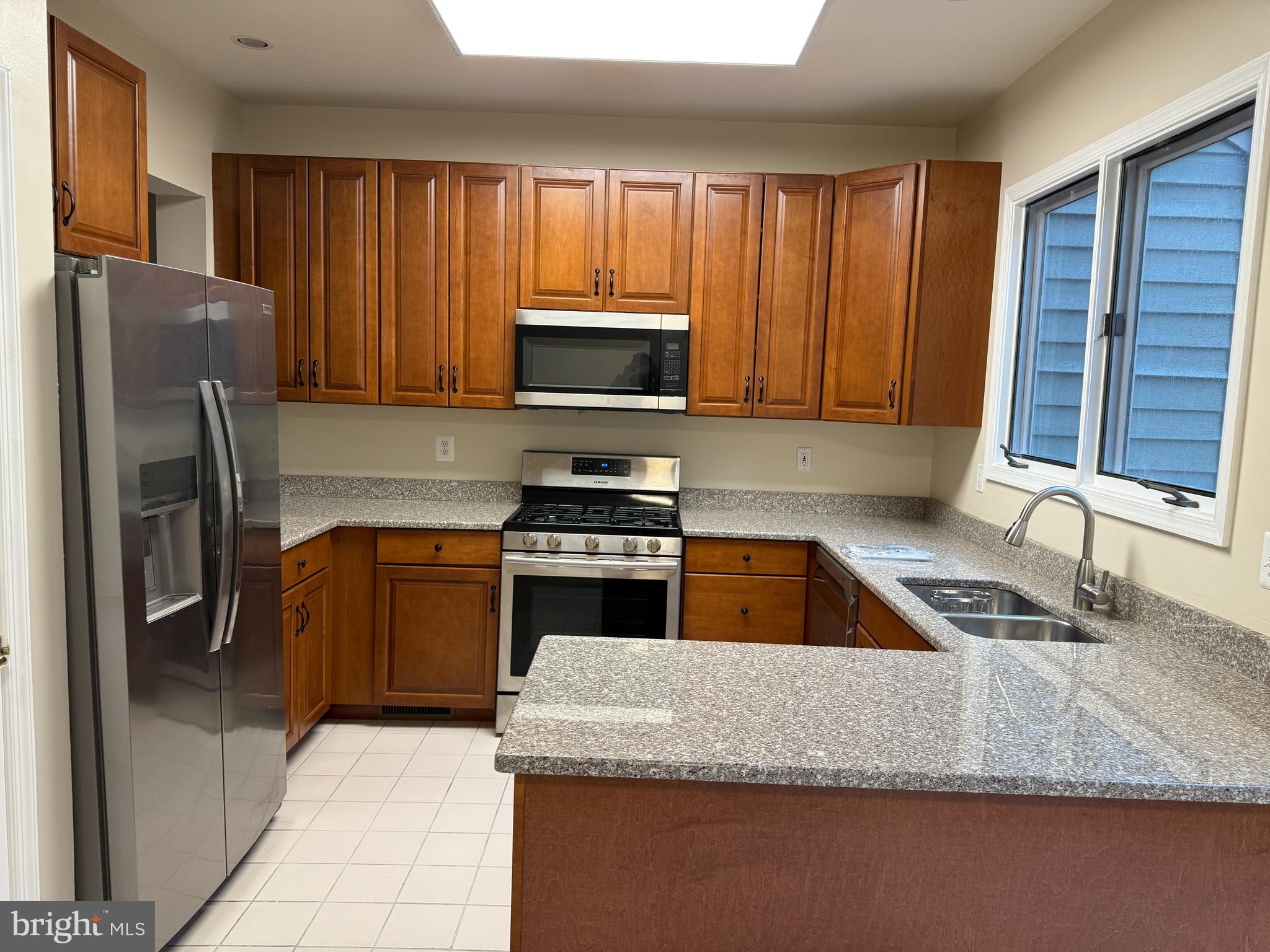SUMMIT CHASE - Residential Lease