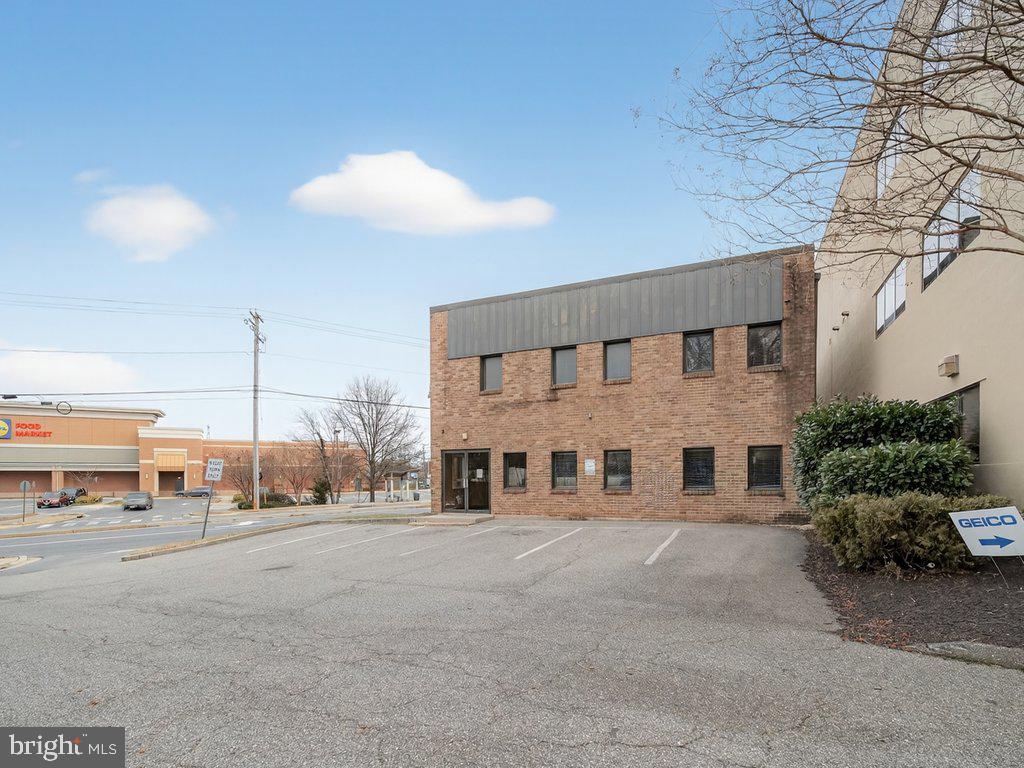 REGULARS - Commercial Sale