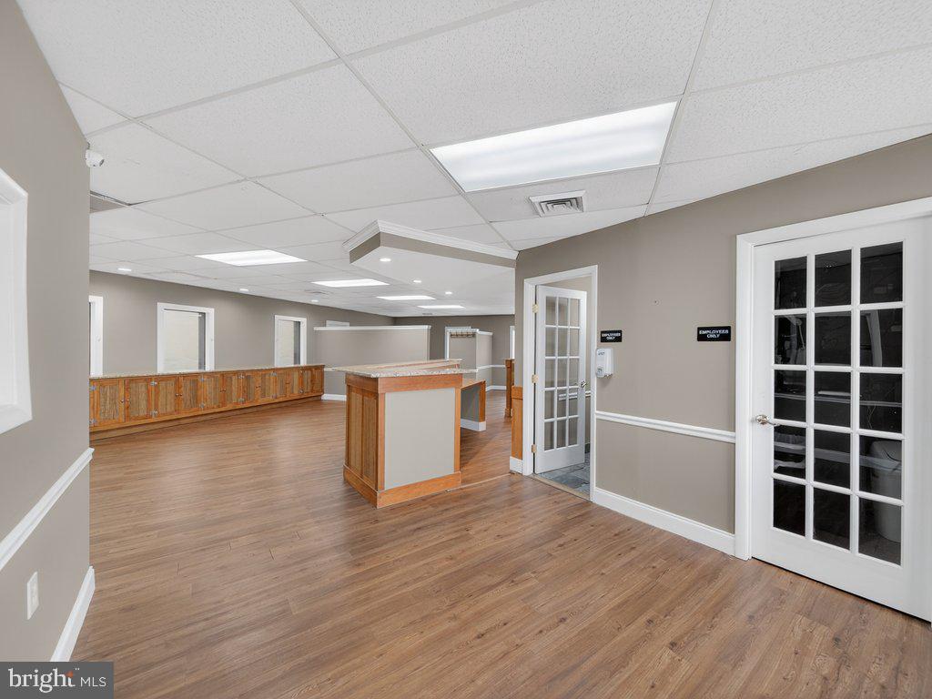 REGULARS - Commercial Sale