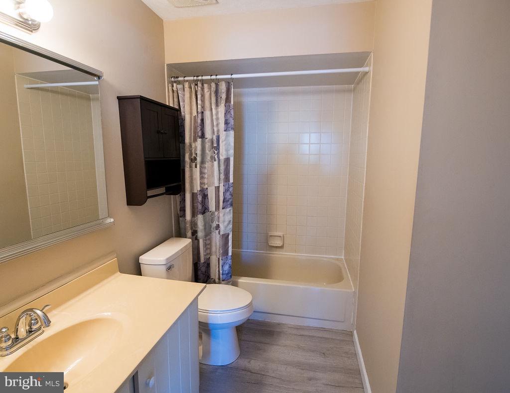 LIBERTY SQUARE - Residential Lease