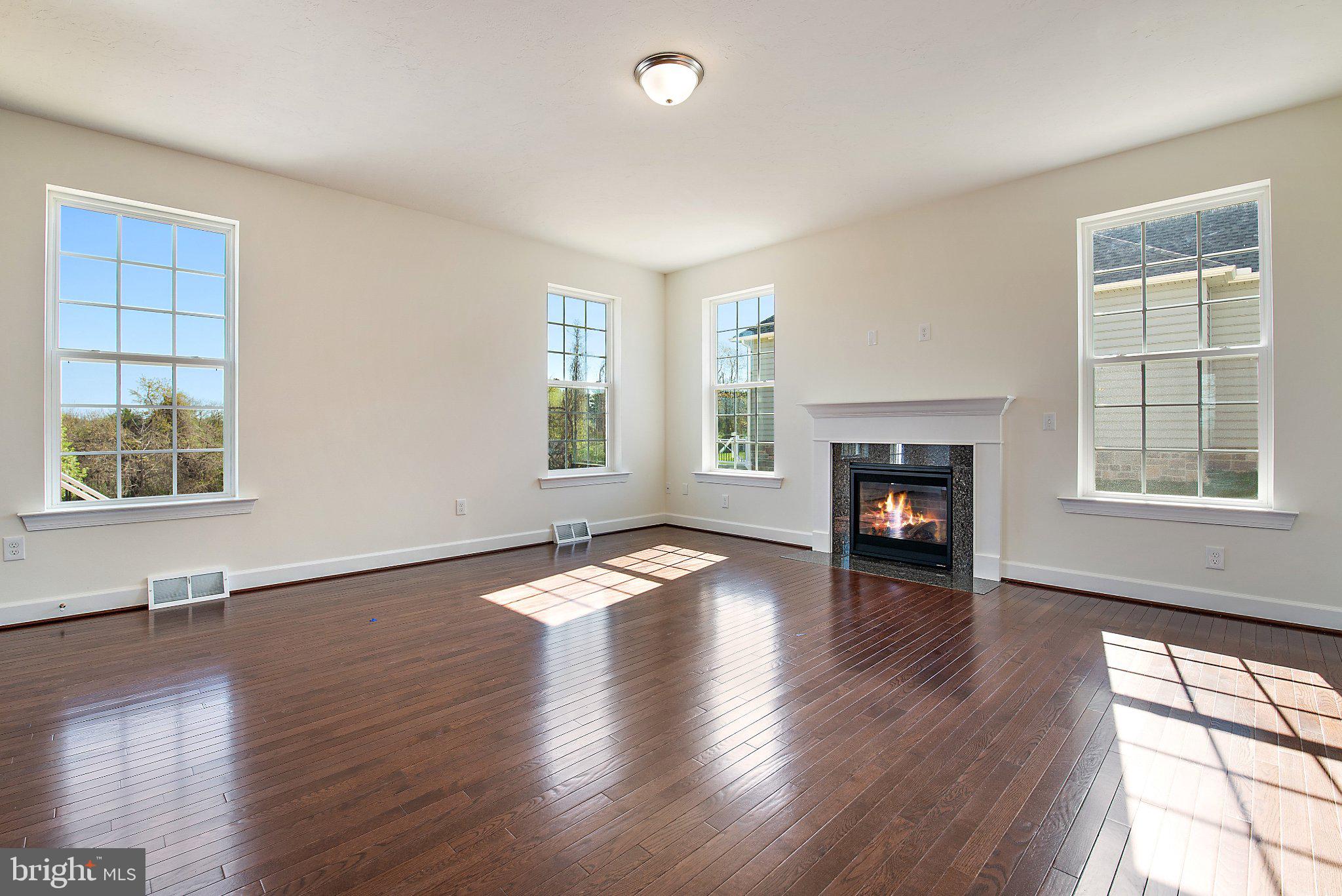 THORNBURY HUNT II - Residential