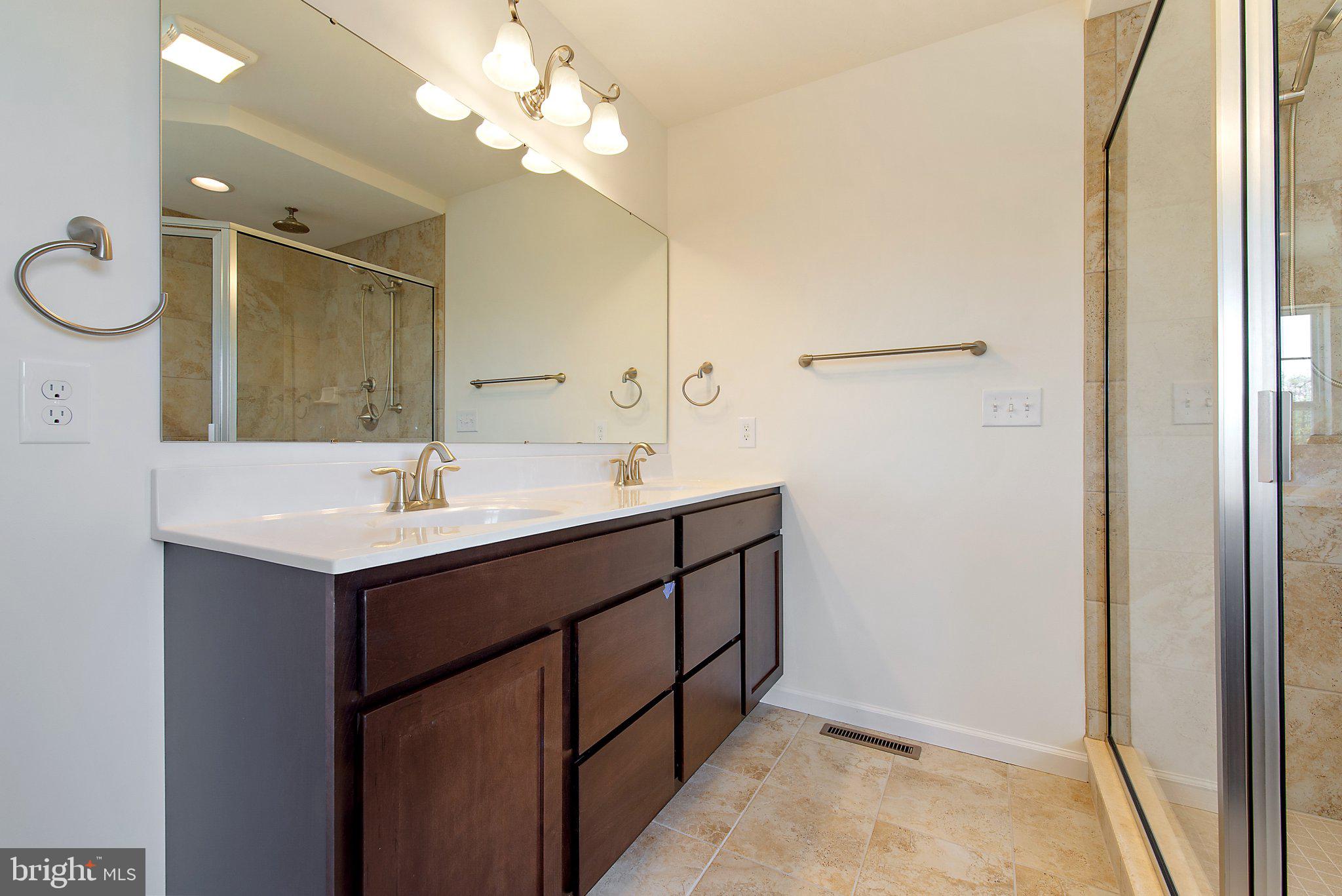 THORNBURY HUNT II - Residential