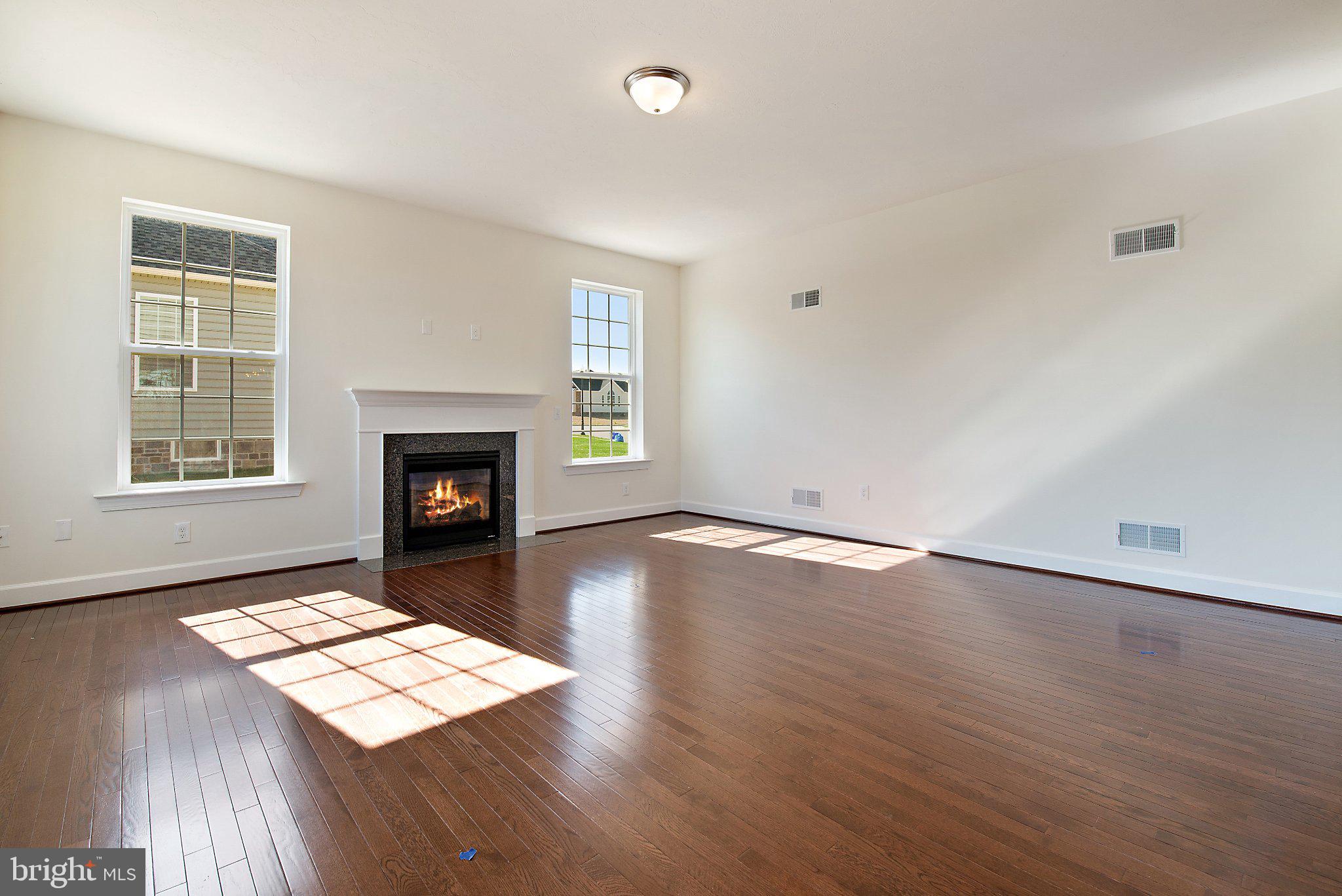 THORNBURY HUNT II - Residential