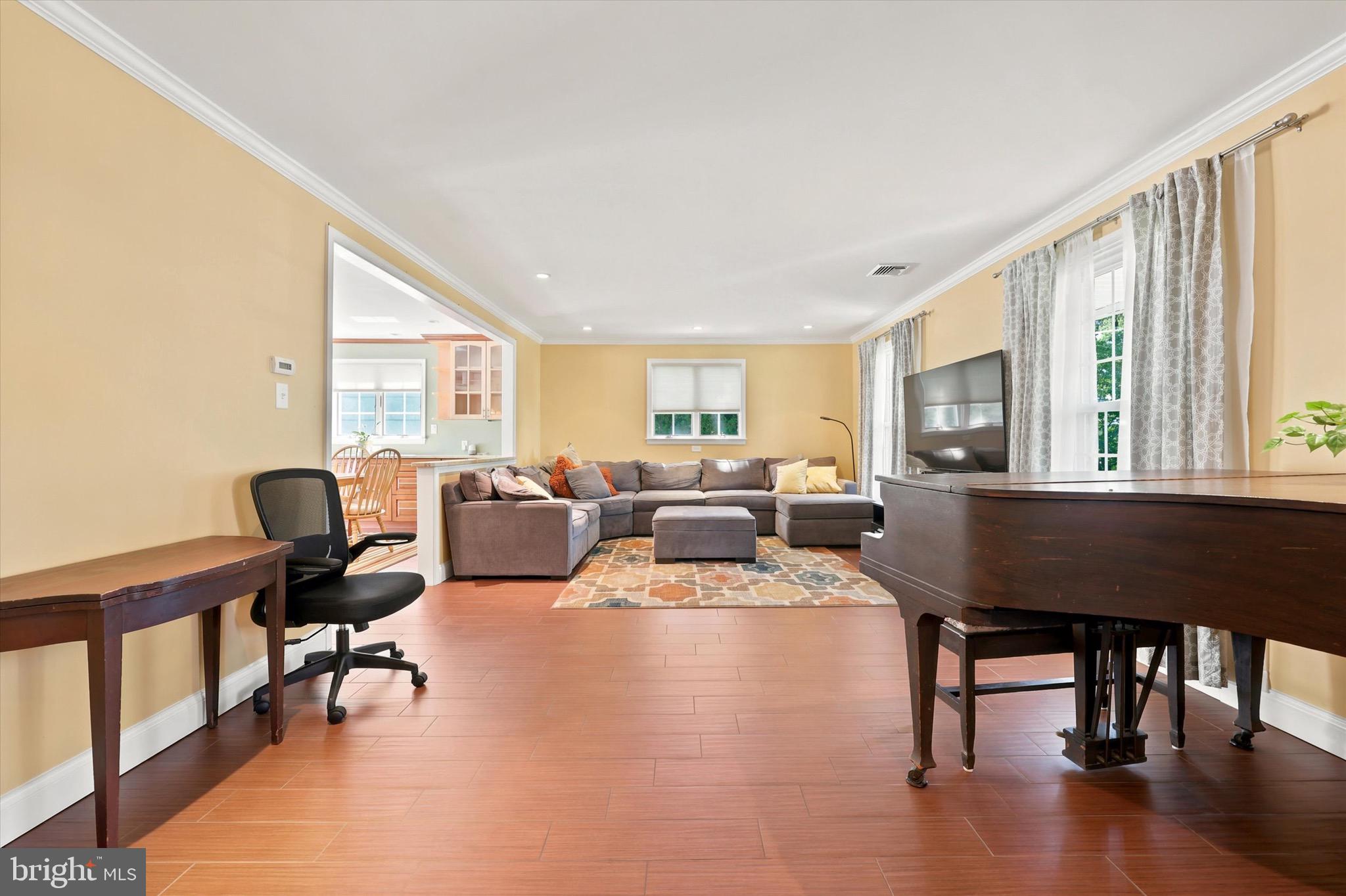 FORT WASHINGTON - Residential