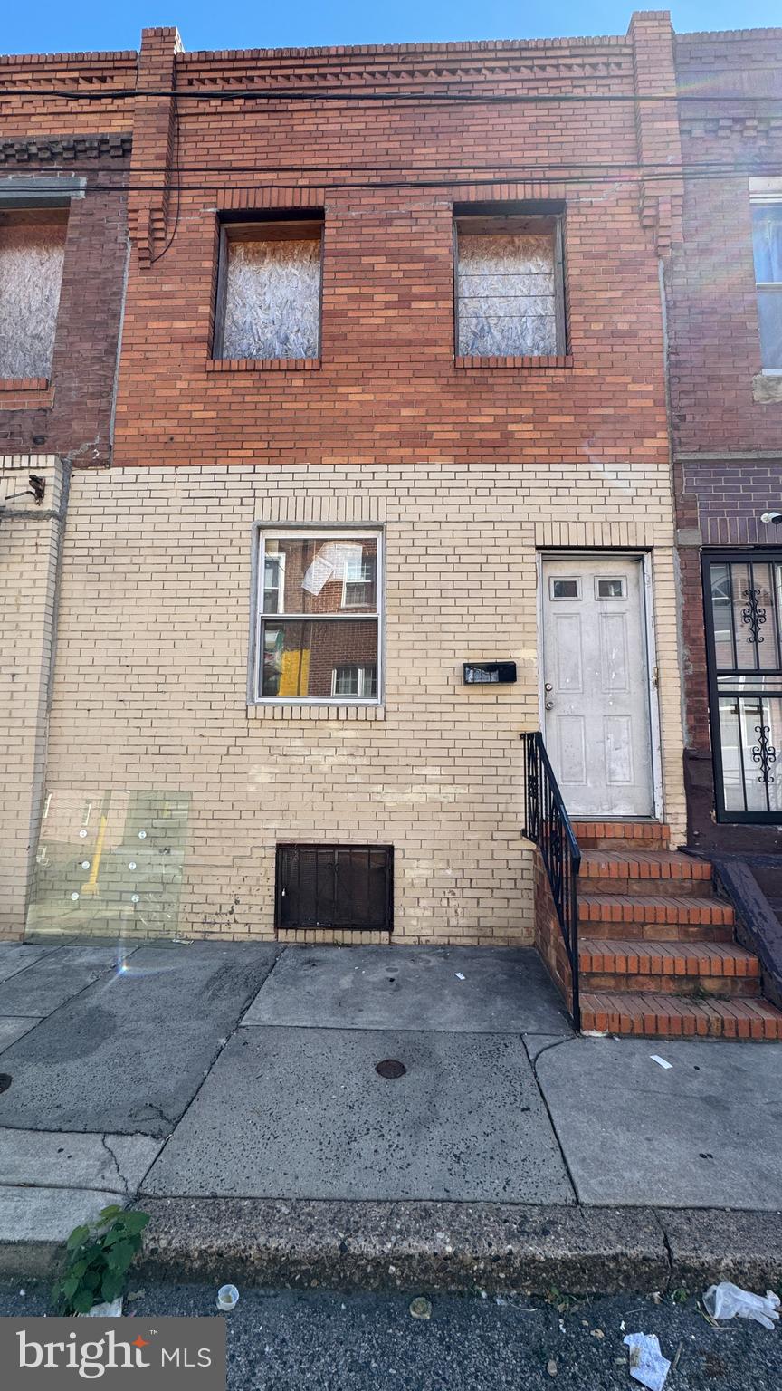Great opportunity to purchase a mixed-use property in West Passyunk. Property first floor is currently combined with property next door, could be set up as a larger commercial space or separated. This 2-story shell can accommodate 2 units. Property next door is also available. This is a great blank canvas investment opportunity in South Philadelphia.