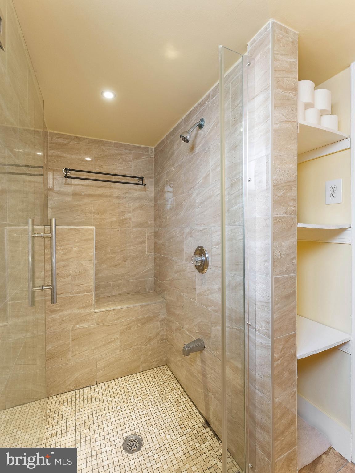 GIRARD ESTATES - Residential