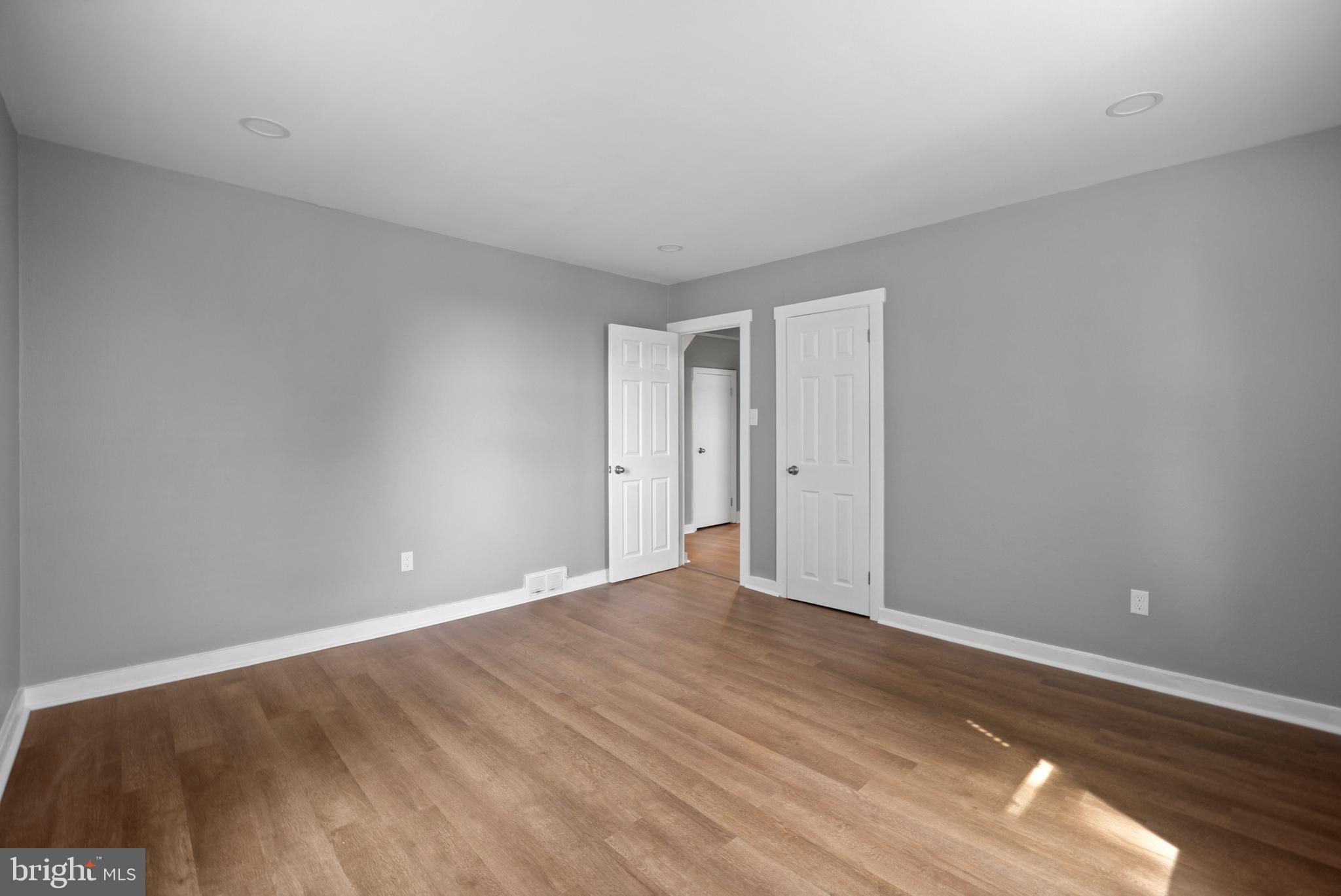 GLENSIDE - Residential Lease