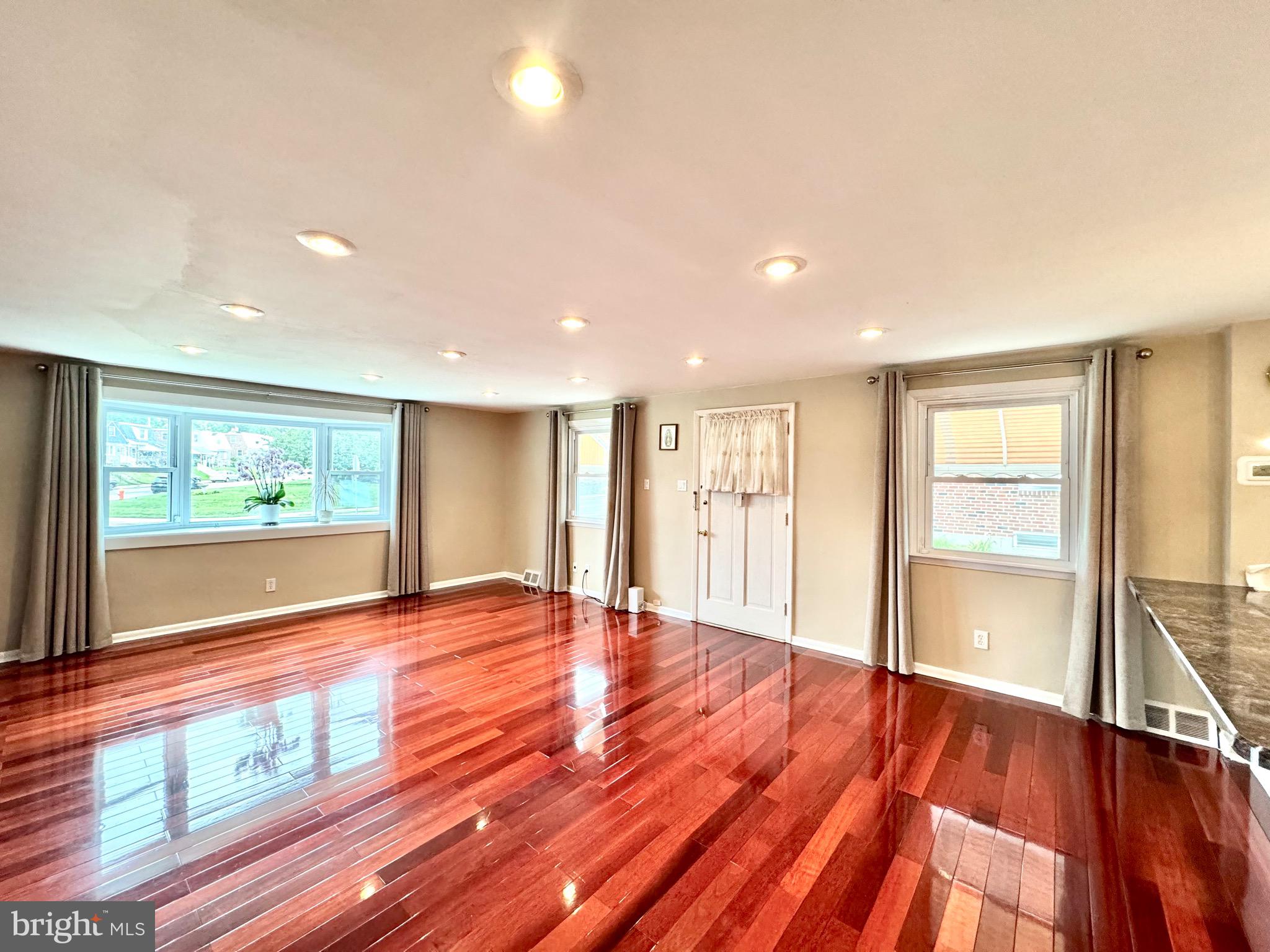 PHILADELPHIA (NORTHEAST) - Residential