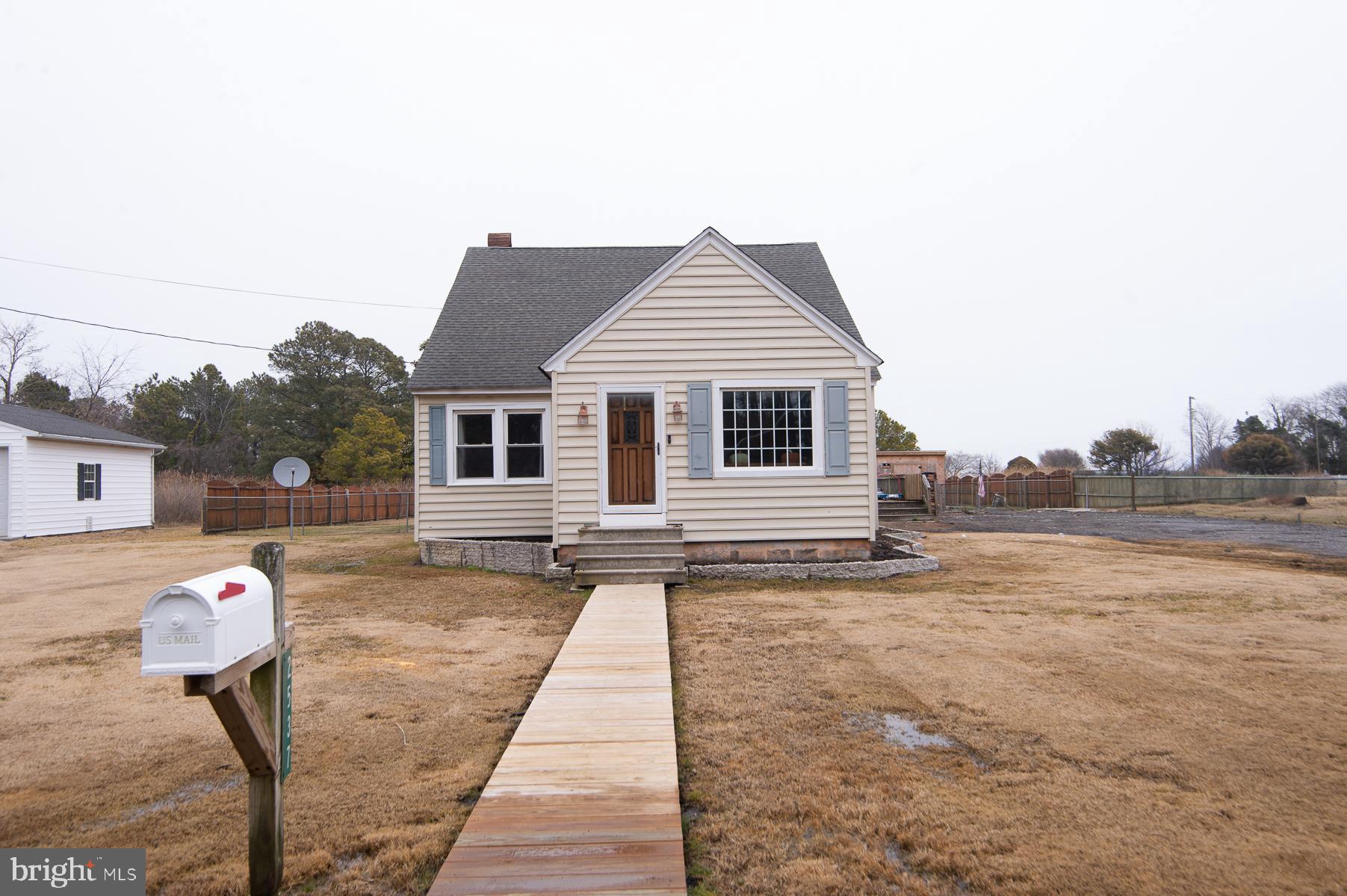 Welcome to Hooper's Island! This 3 br 1 ba house would be the perfect first-time home buyer house or weekend getaway for Island Life to enjoy boating, fishing and crabbing! Owners are still in the process of finishing a few cosmetic upgrades, but the house is available to showings immediately.