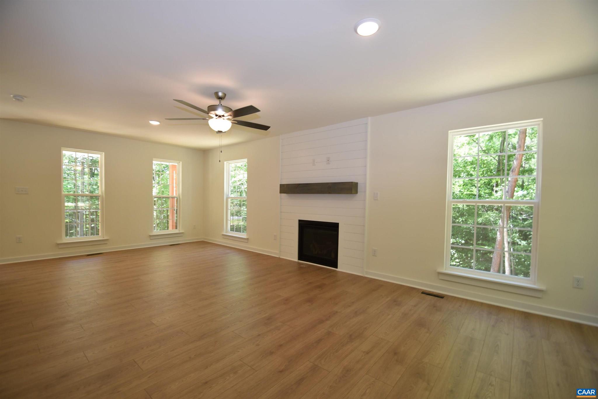 HUNTERS LAKE - Residential
