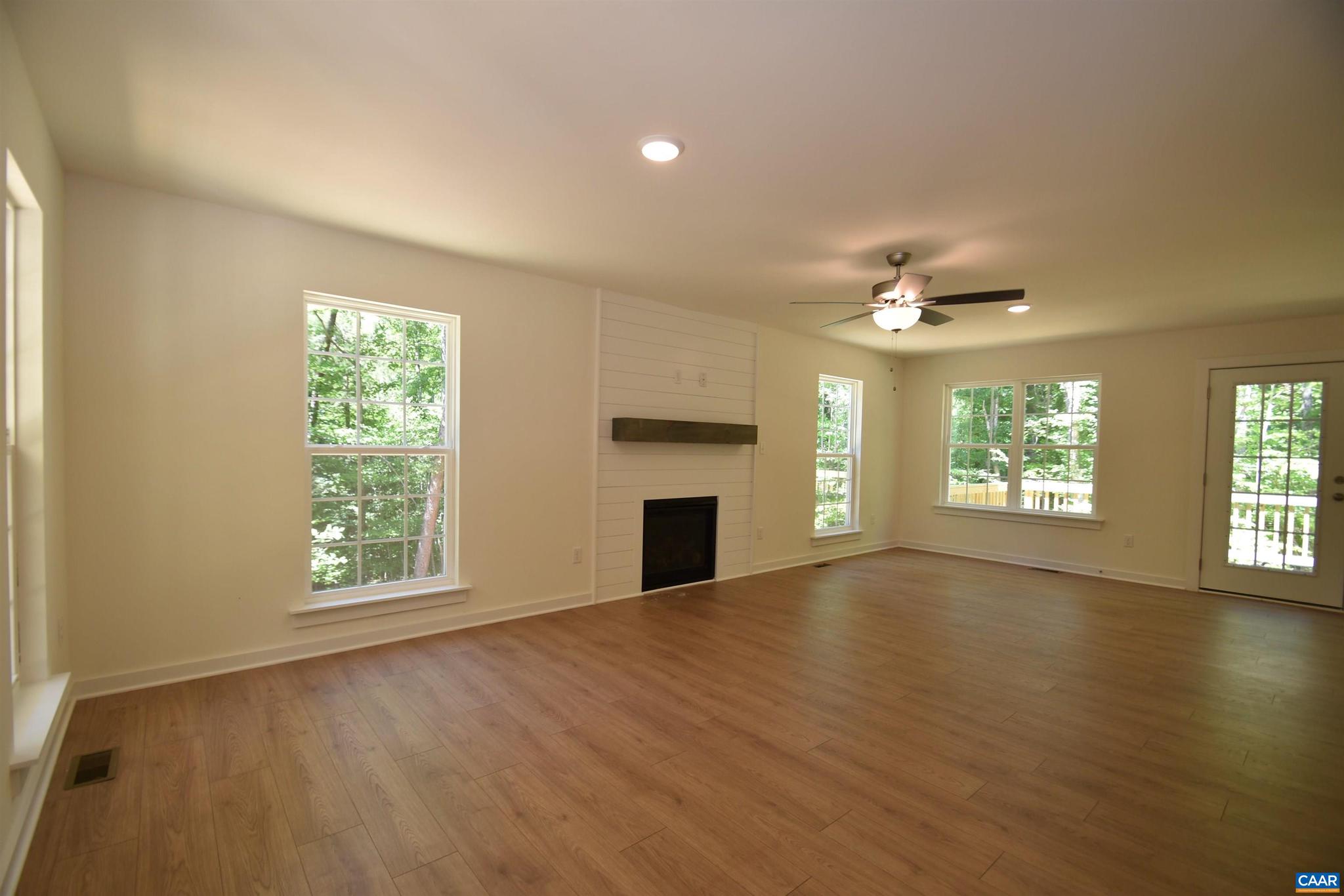 HUNTERS LAKE - Residential