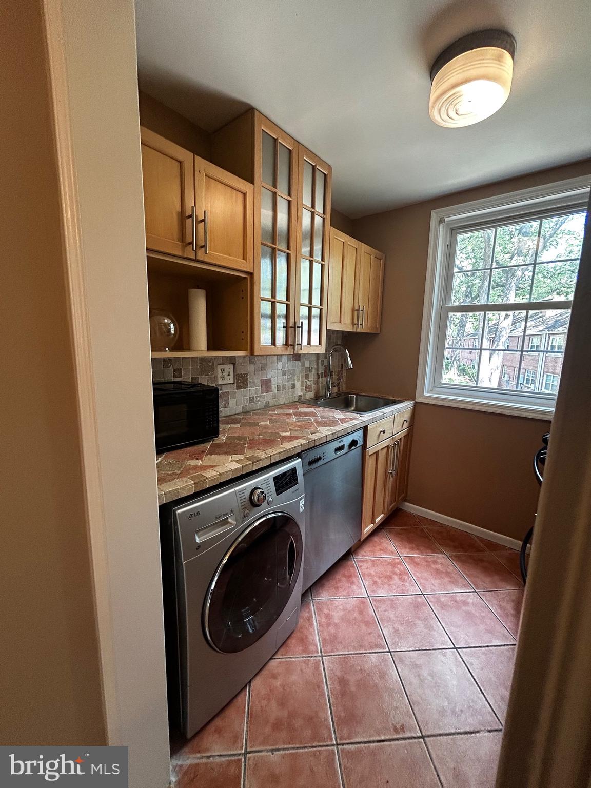 ARLINGTON OAKS - Residential Lease