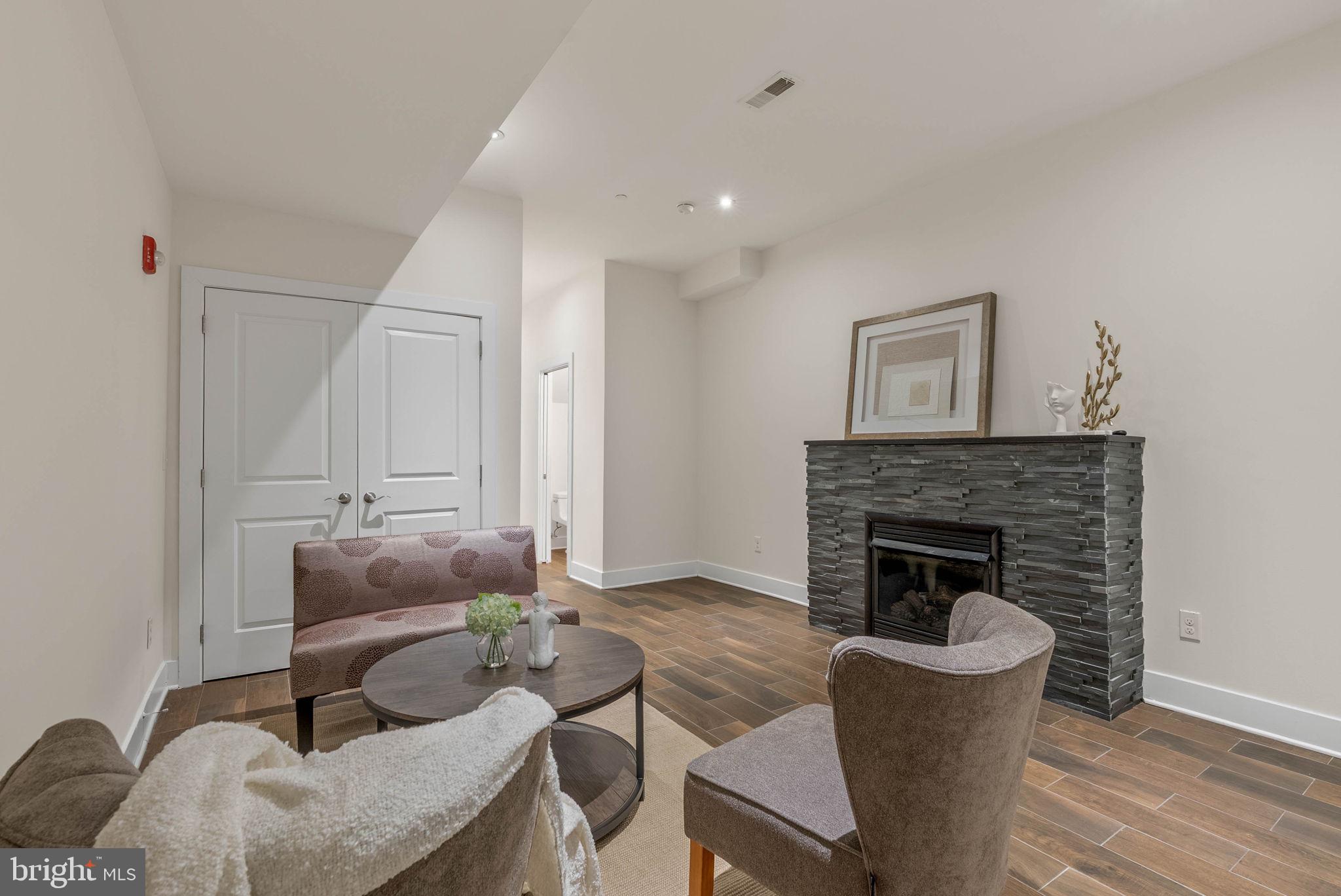 SOCIETY HILL - Residential