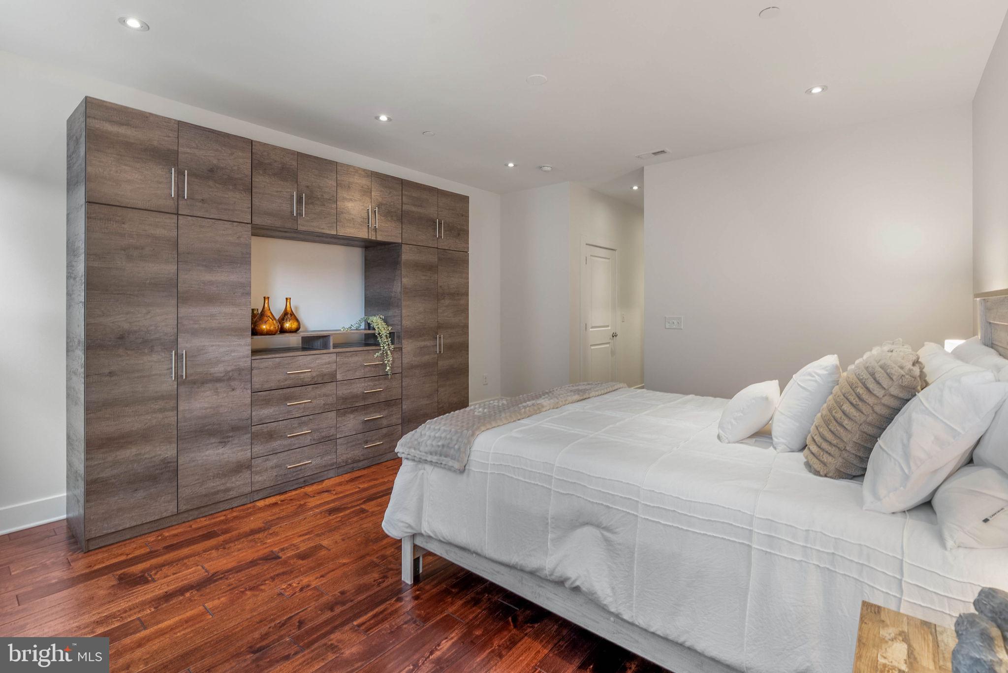 SOCIETY HILL - Residential