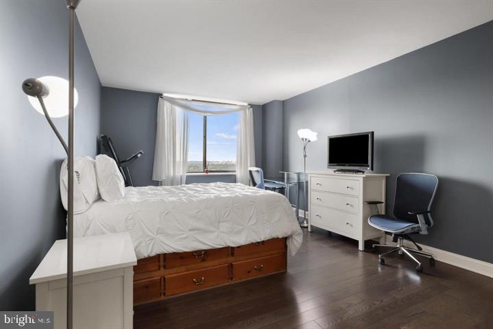 SKYLINE PLAZA - Residential