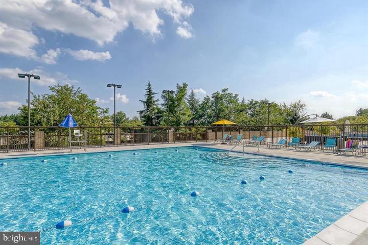 SKYLINE PLAZA - Residential