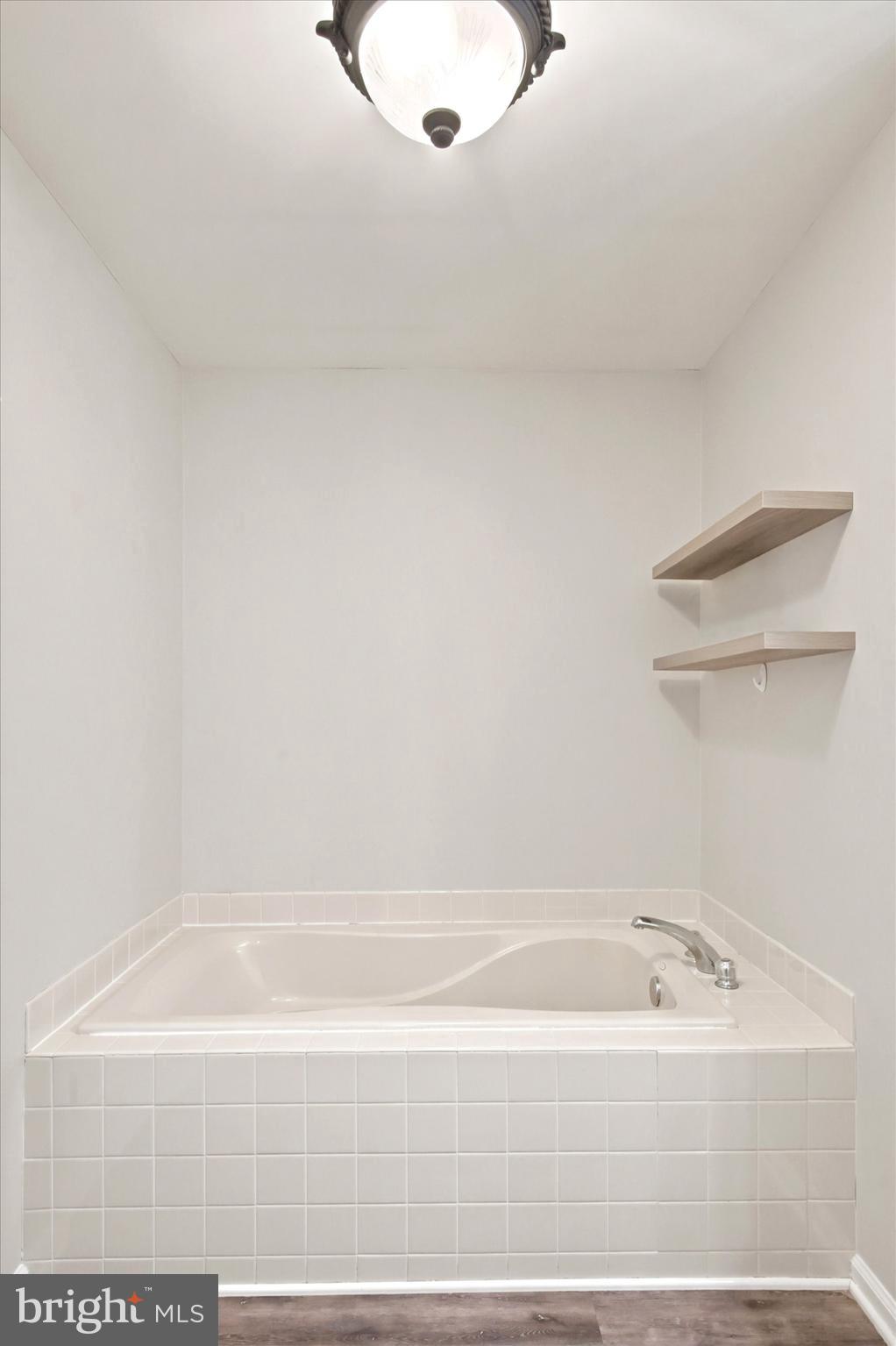 SUMMER LEA - Residential