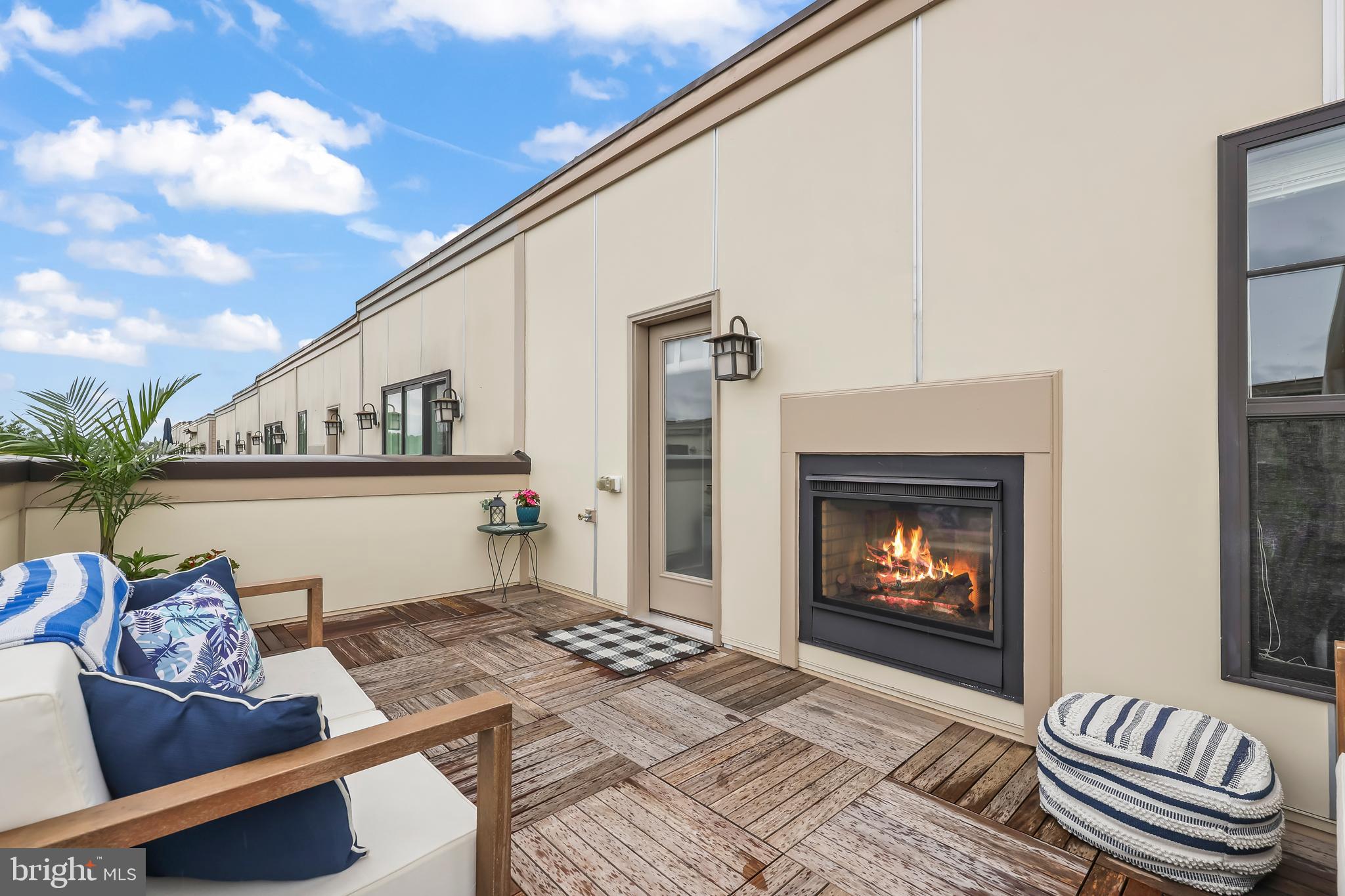 CRESCENT PLACE - Residential