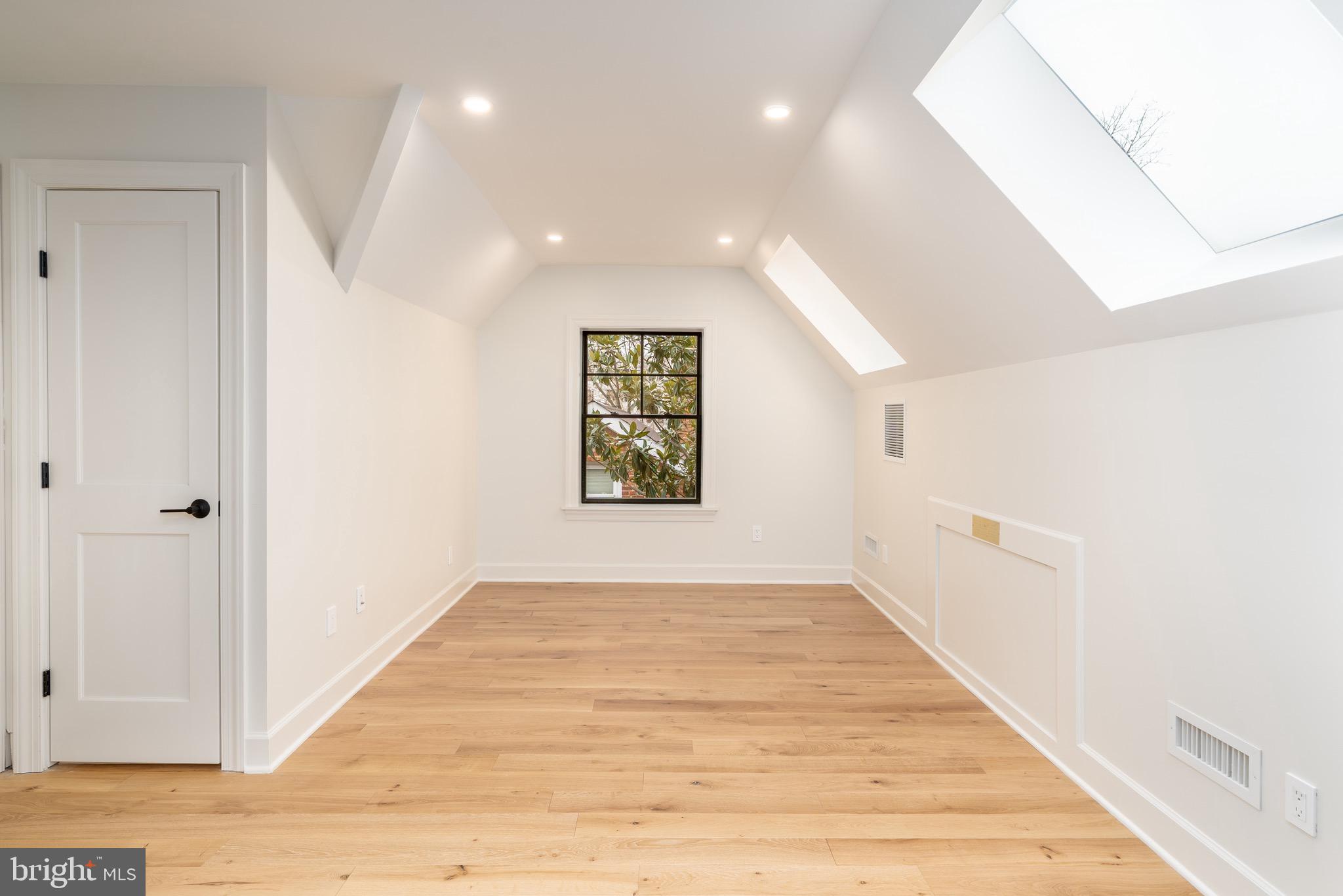 OBSERVATORY CIRCLE - Residential
