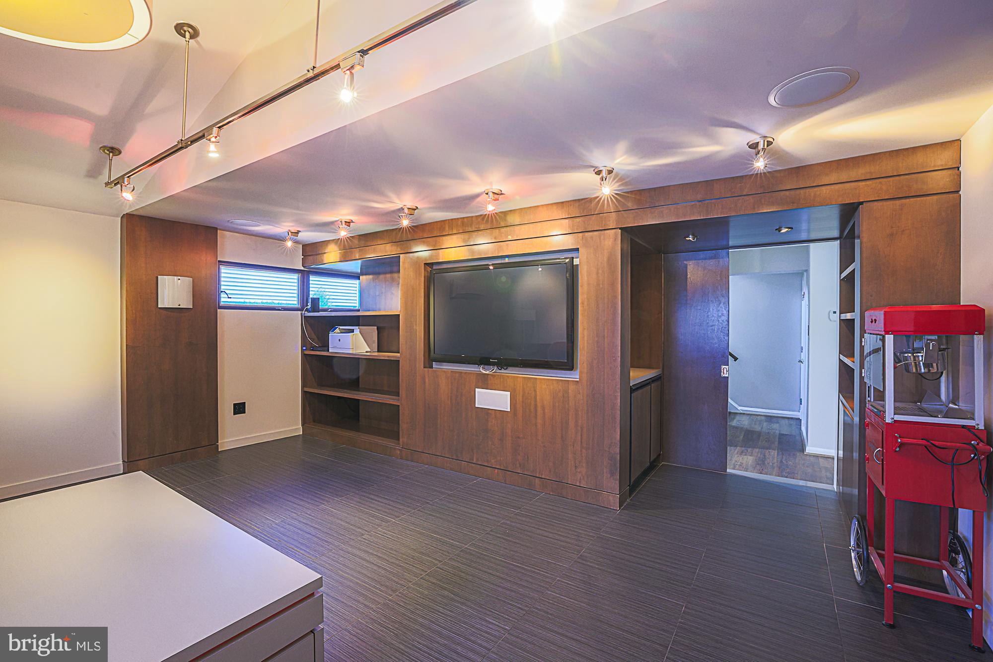 MEADOWOOD - Residential