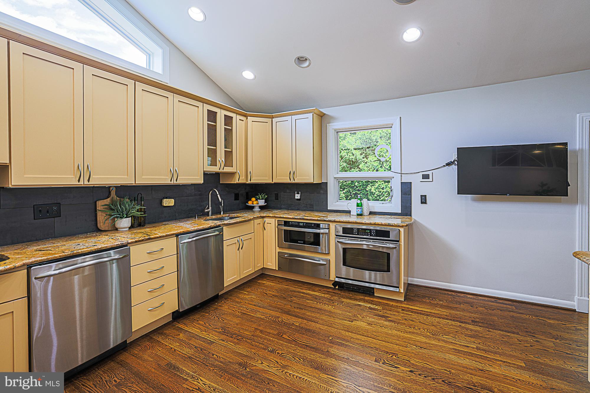 MEADOWOOD - Residential