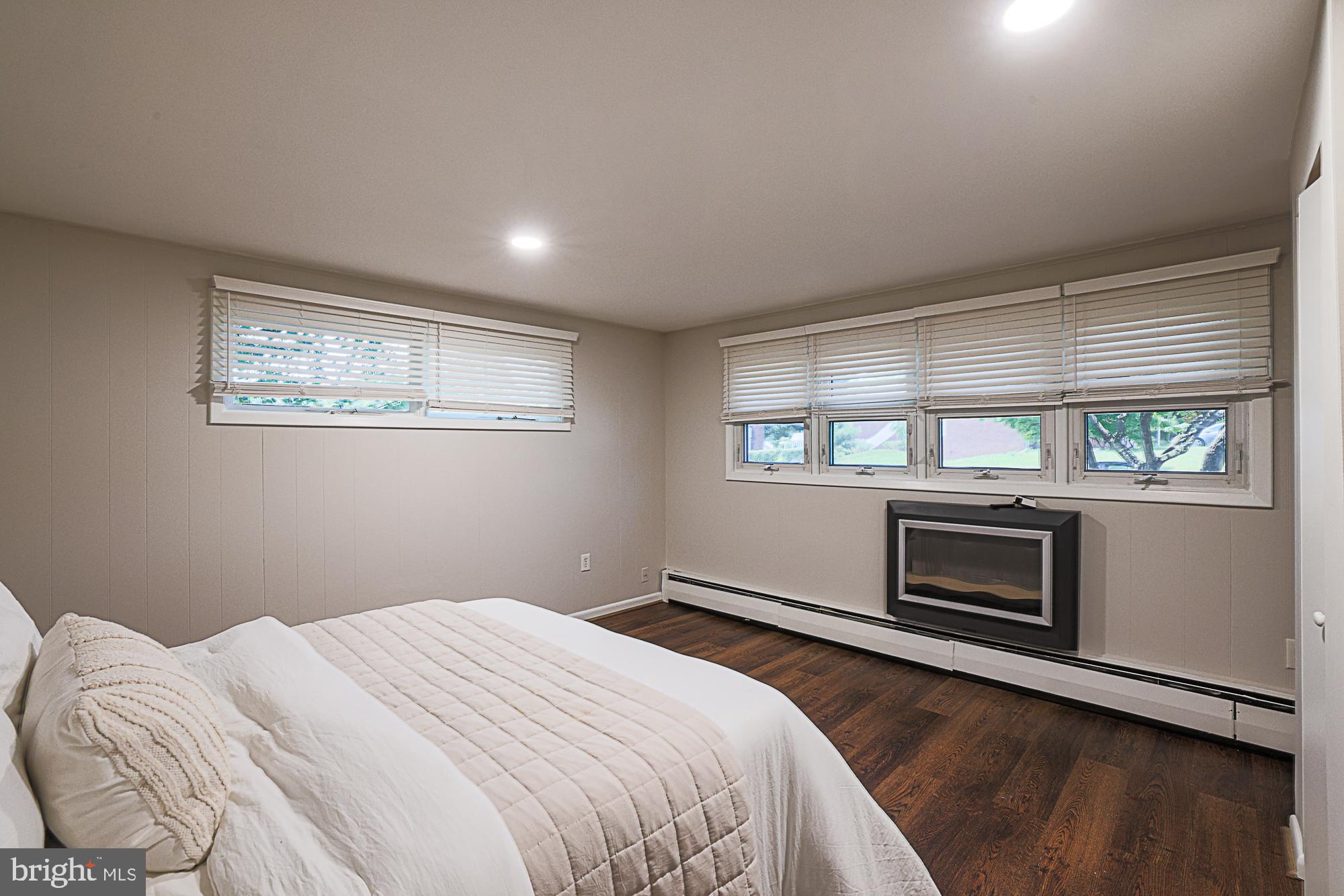 MEADOWOOD - Residential