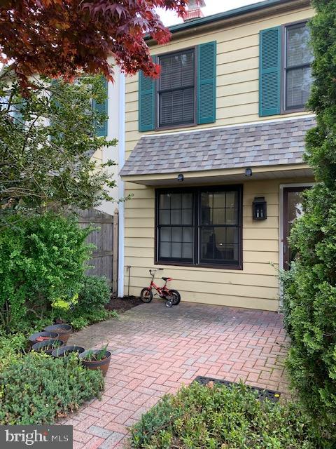 LOWRY HOUSE - Residential Lease