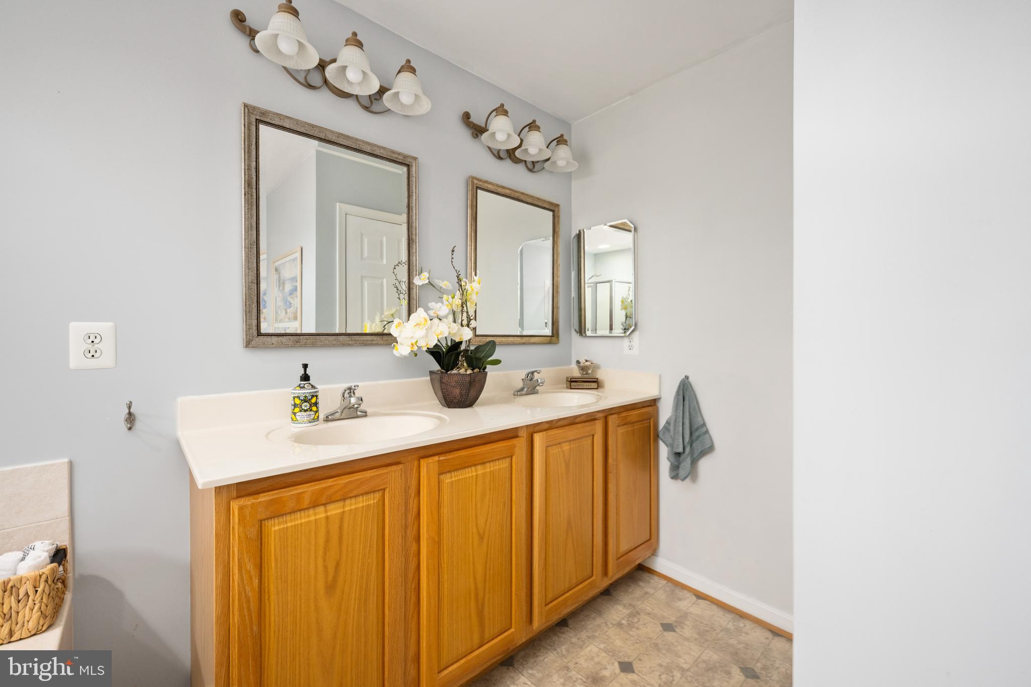 QUEENS GUARD - Residential