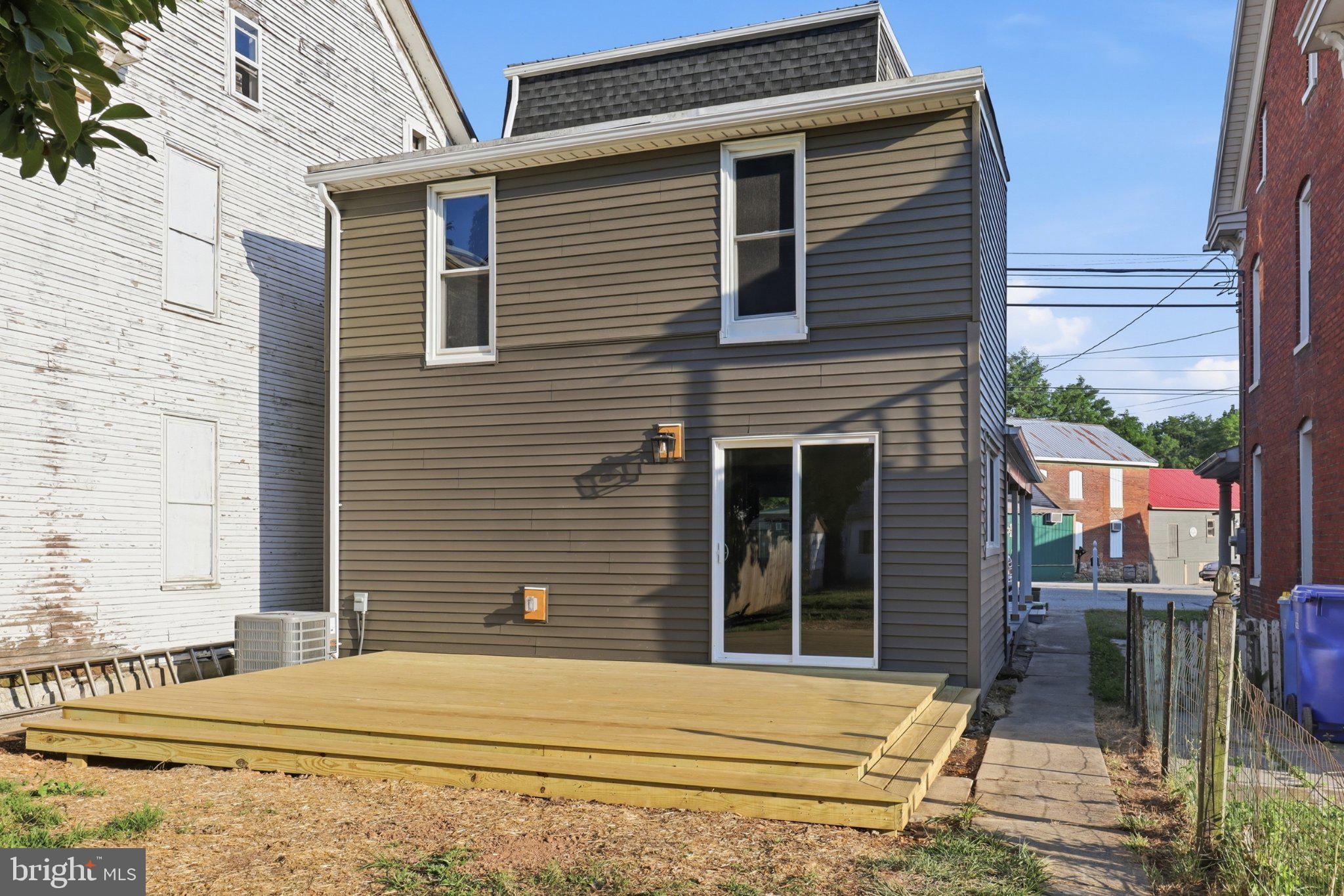 LINCOLN HIGHWAY - Residential