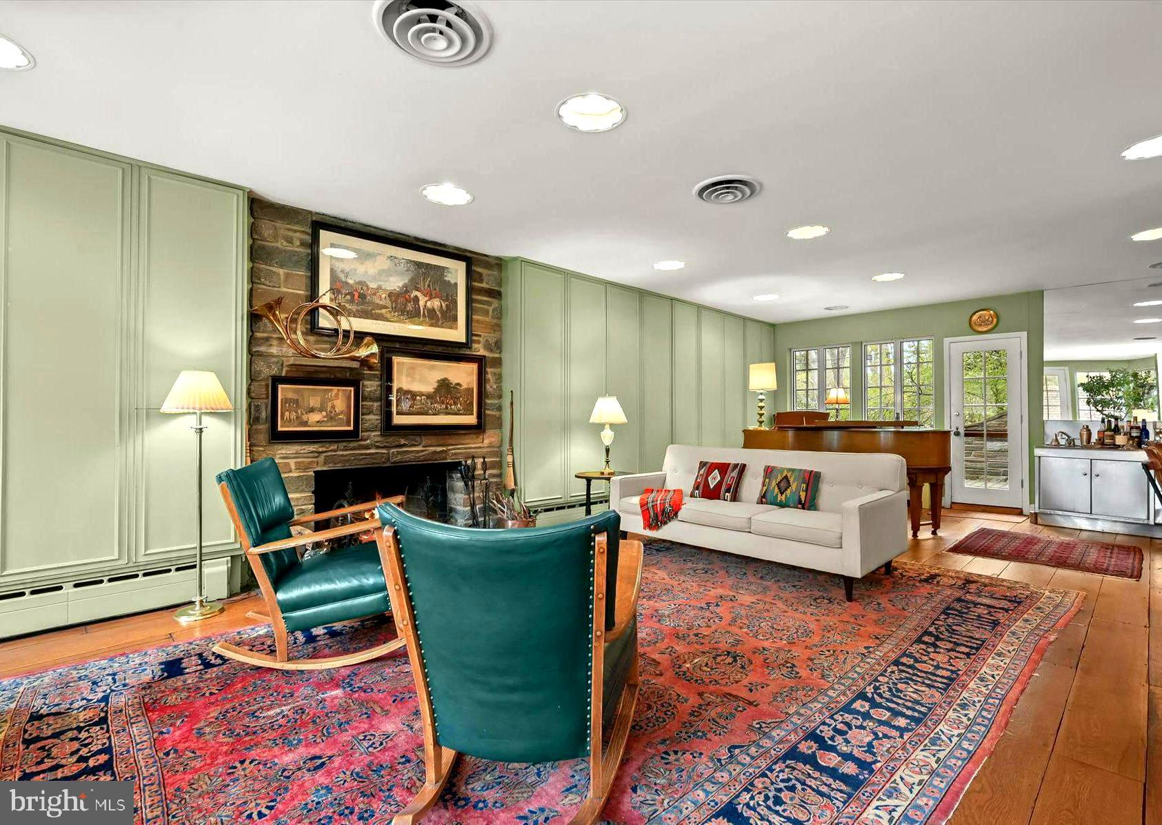 FOREST HILLS - Residential