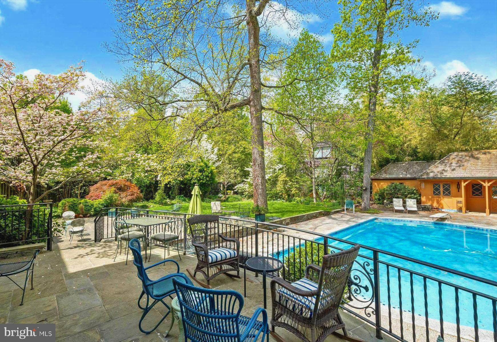 FOREST HILLS - Residential