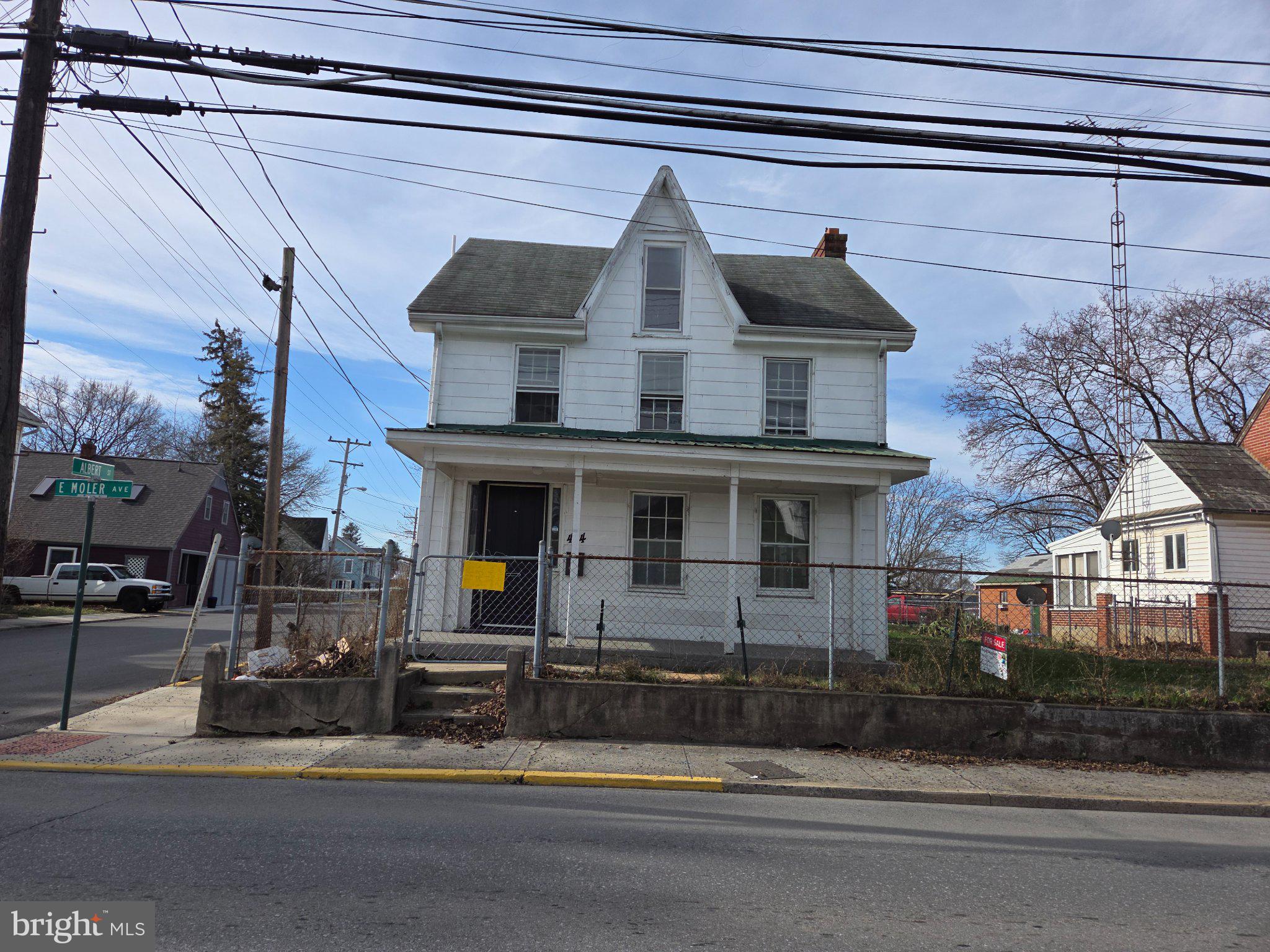 Located at 424 E Moler Ave, this 3-bedroom, 1.5-bath traditional home built in 1880 offers 1,904 sq ft of space full of potential. 
Exterior highlights include a fenced-in yard, driveway parking plus on-street parking, and two sheds providing additional storage or workspace. The 0.16-acre lot offers manageable upkeep while still giving usable outdoor space for tenants or future buyers.

An unfinished basement adds even more opportunity for storage or expansion. Conveniently situated with easy access to local amenities, shopping, and commuter routes, this location makes it especially appealing for renters.

Whether you’re looking to renovate and hold, add to your rental portfolio, or take on your next flip, this property presents strong upside potential.