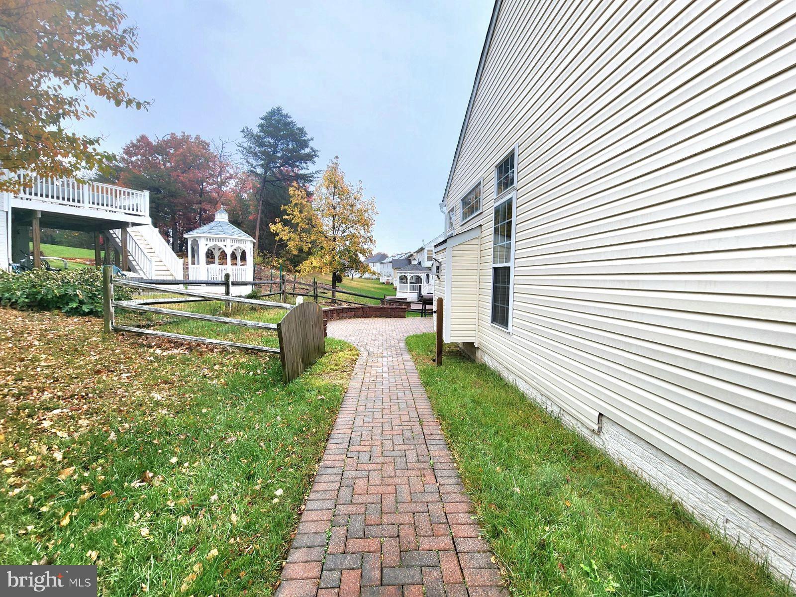 COUNTRY CLUB ESTATES - Residential