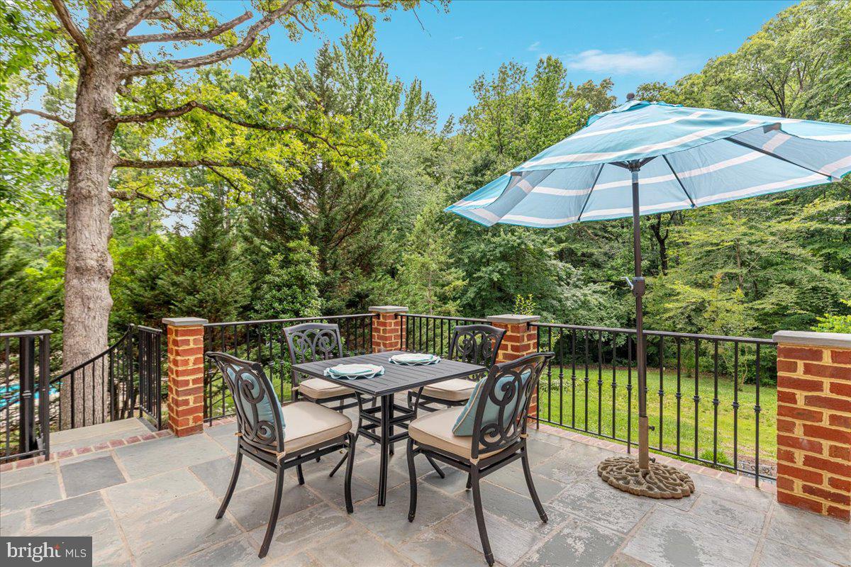 LEEWOOD - Residential
