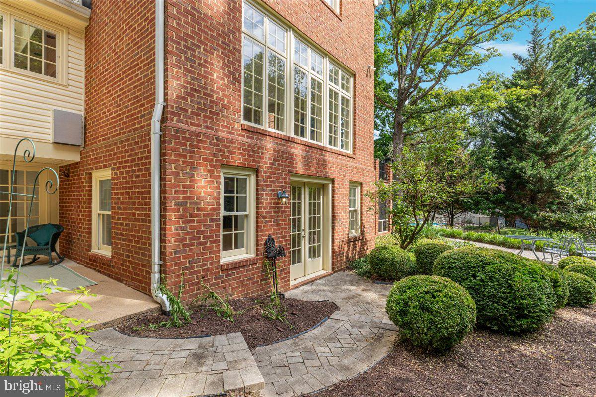 LEEWOOD - Residential